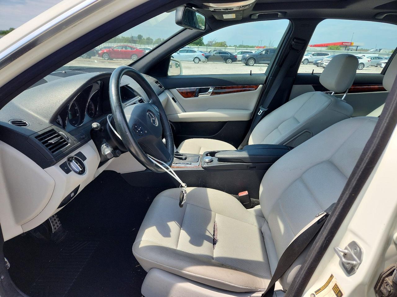 2011 Mercedes-benz C 300 4matic White vin: WDDGF8BB4BA505908