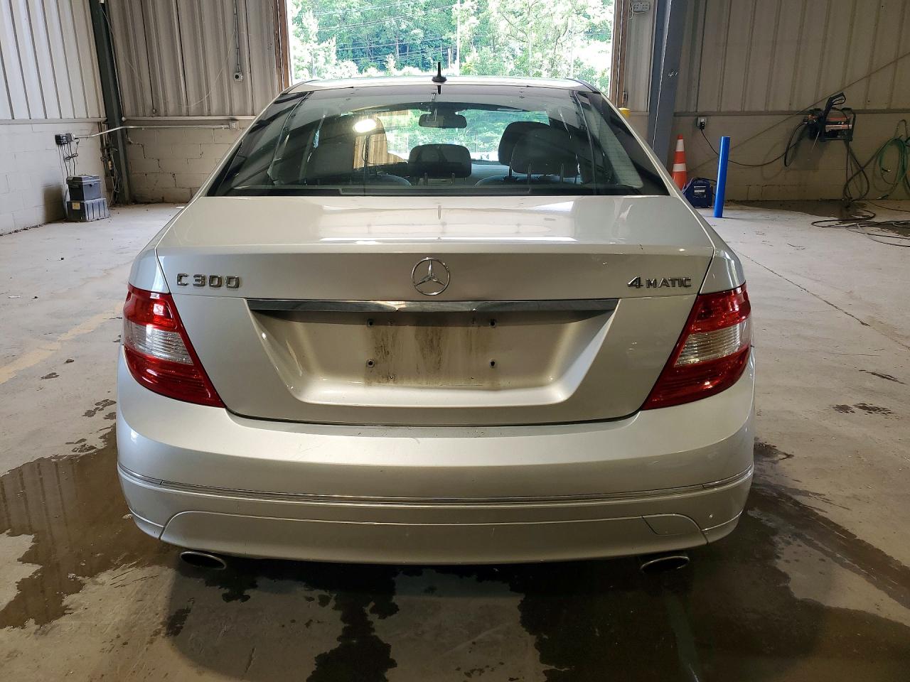 2011 Mercedes-benz C 300 4matic Silver vin: WDDGF8BB4BR136355