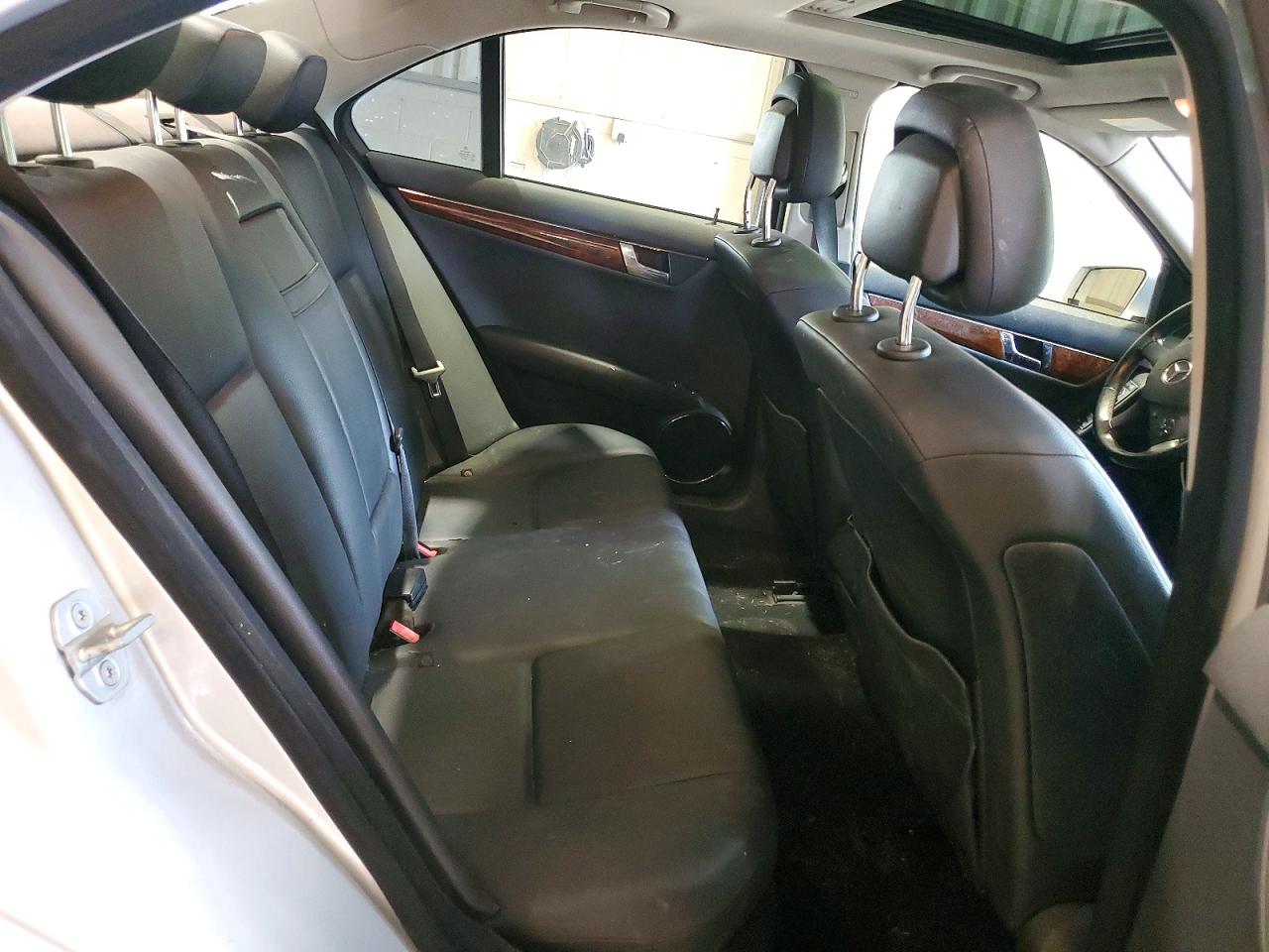 2011 Mercedes-benz C 300 4matic Silver vin: WDDGF8BB4BR136355