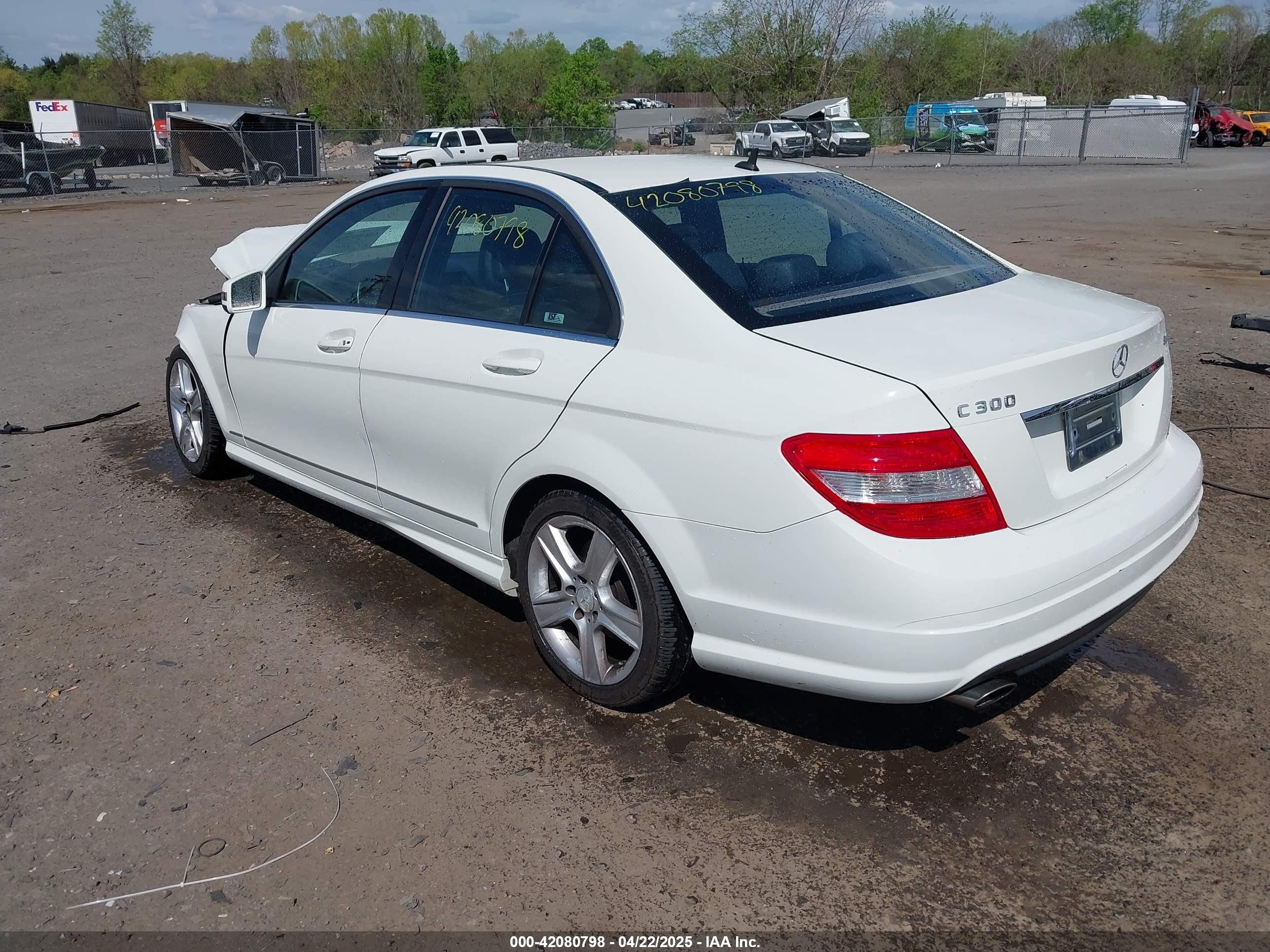 2011 Mercedes-benz C 300 Luxury 4matic/sport 4matic White vin: WDDGF8BB4BR166147
