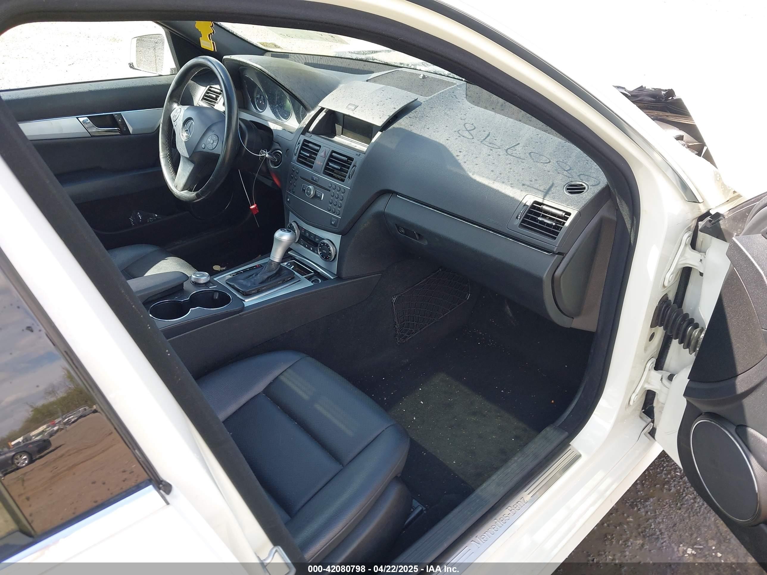 2011 Mercedes-benz C 300 Luxury 4matic/sport 4matic White vin: WDDGF8BB4BR166147