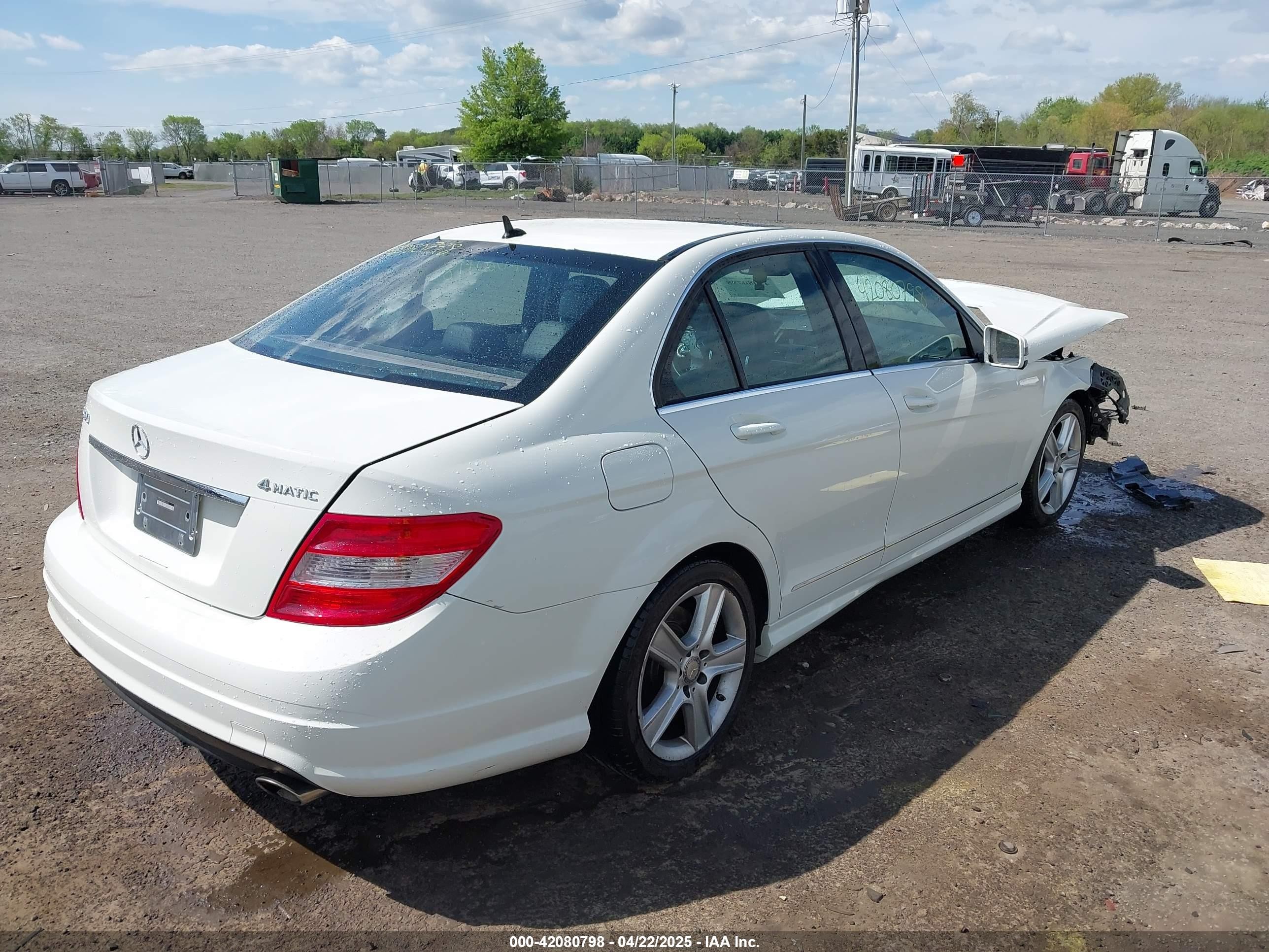 2011 Mercedes-benz C 300 Luxury 4matic/sport 4matic White vin: WDDGF8BB4BR166147
