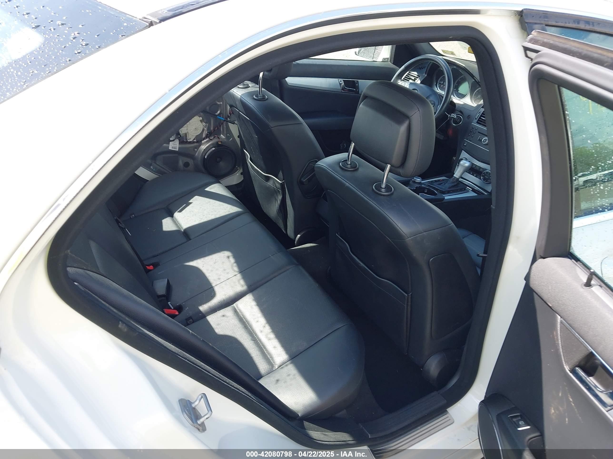 2011 Mercedes-benz C 300 Luxury 4matic/sport 4matic White vin: WDDGF8BB4BR166147