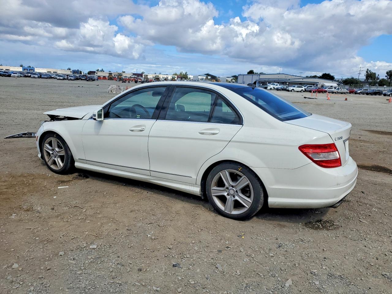 2011 Mercedes-benz C 300 4matic White vin: WDDGF8BB4BR170862