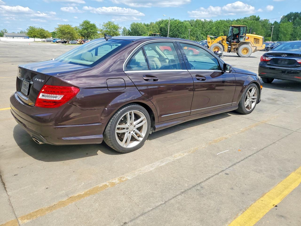 2012 Mercedes-benz C 300 4matic Burgundy vin: WDDGF8BB4CA618100