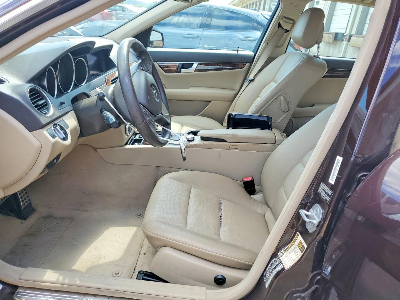 2012 Mercedes-benz C 300 4matic Burgundy vin: WDDGF8BB4CA618100
