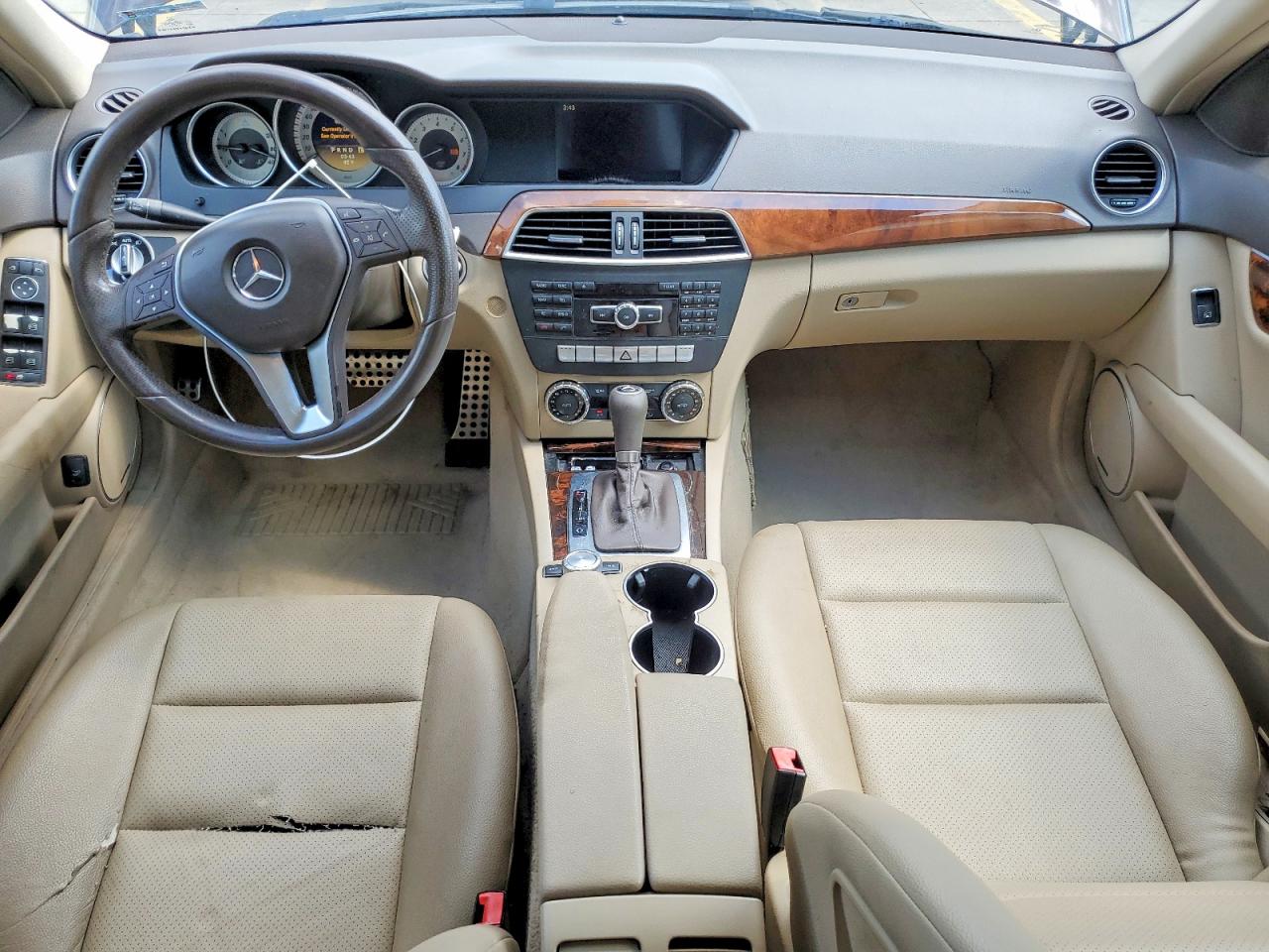 2012 Mercedes-benz C 300 4matic Burgundy vin: WDDGF8BB4CA618100