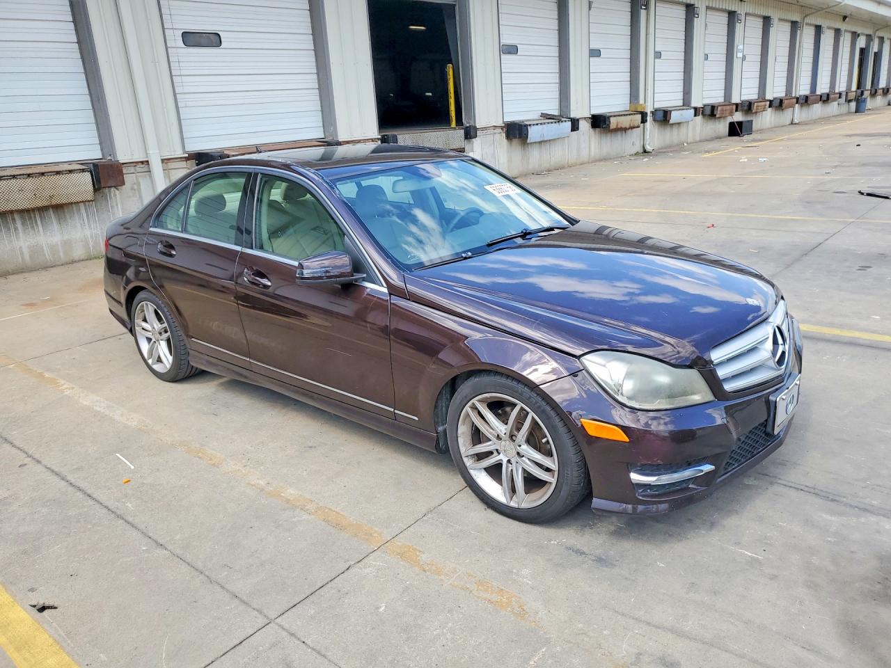 2012 Mercedes-benz C 300 4matic Burgundy vin: WDDGF8BB4CA618100