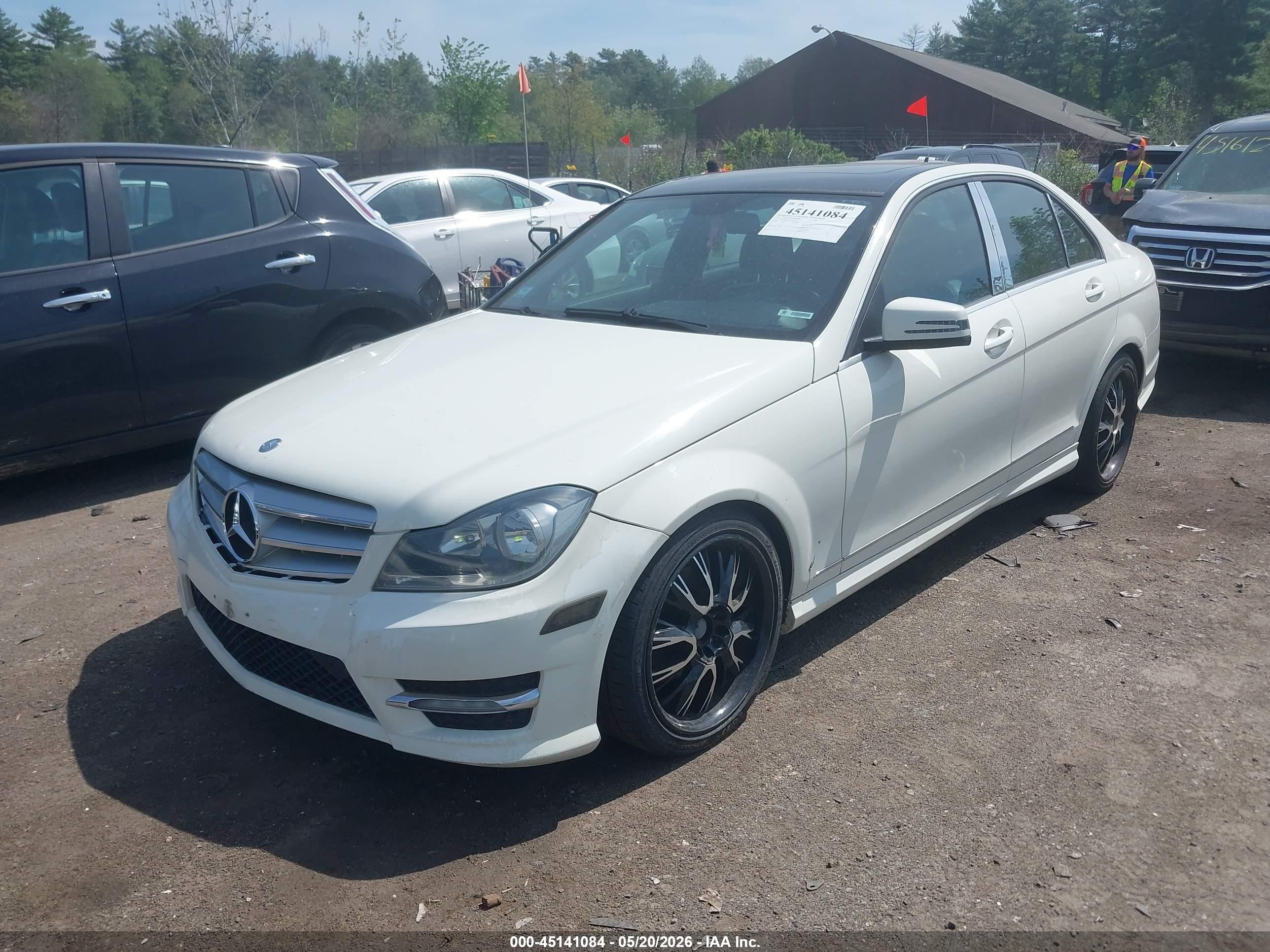 2012 Mercedes-benz C 300 Sport 4matic White vin: WDDGF8BB4CA694741