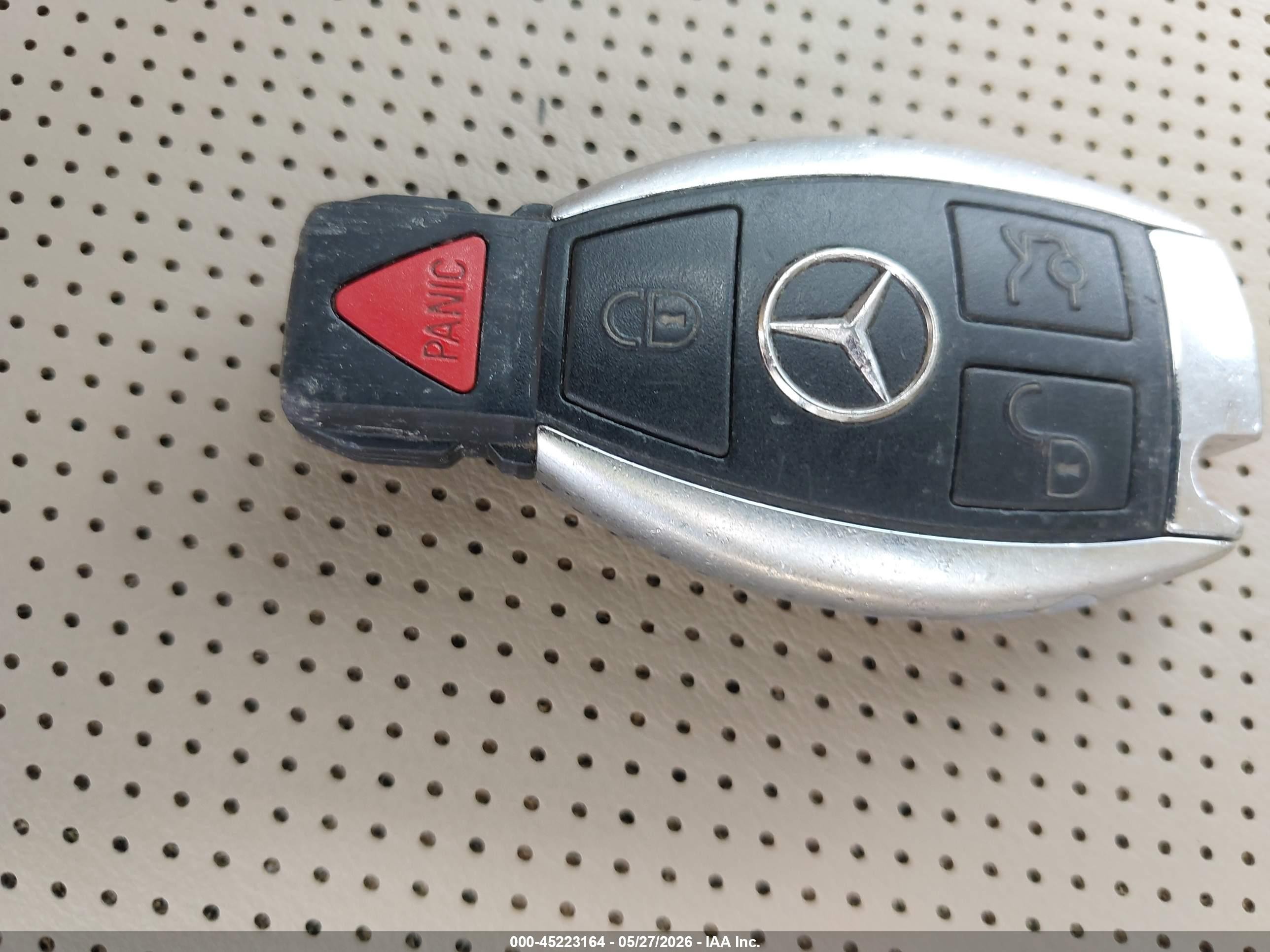 2012 Mercedes-benz C 300 Luxury 4matic White vin: WDDGF8BB4CR229281