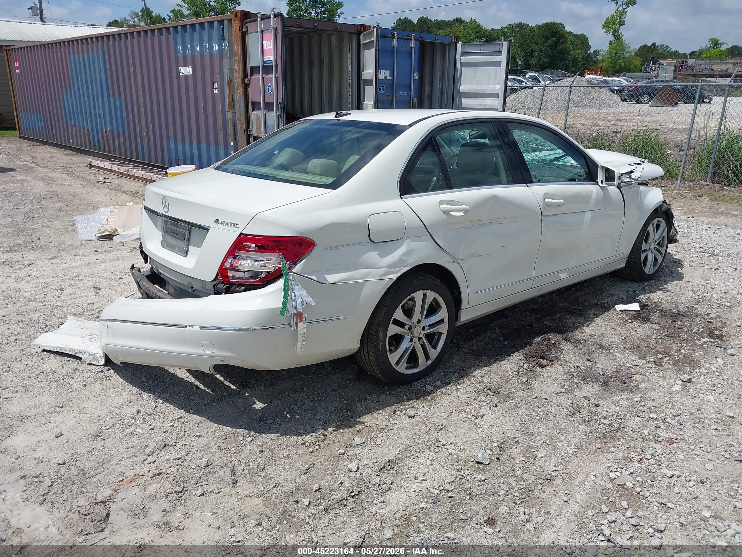 2012 Mercedes-benz C 300 Luxury 4matic White vin: WDDGF8BB4CR229281