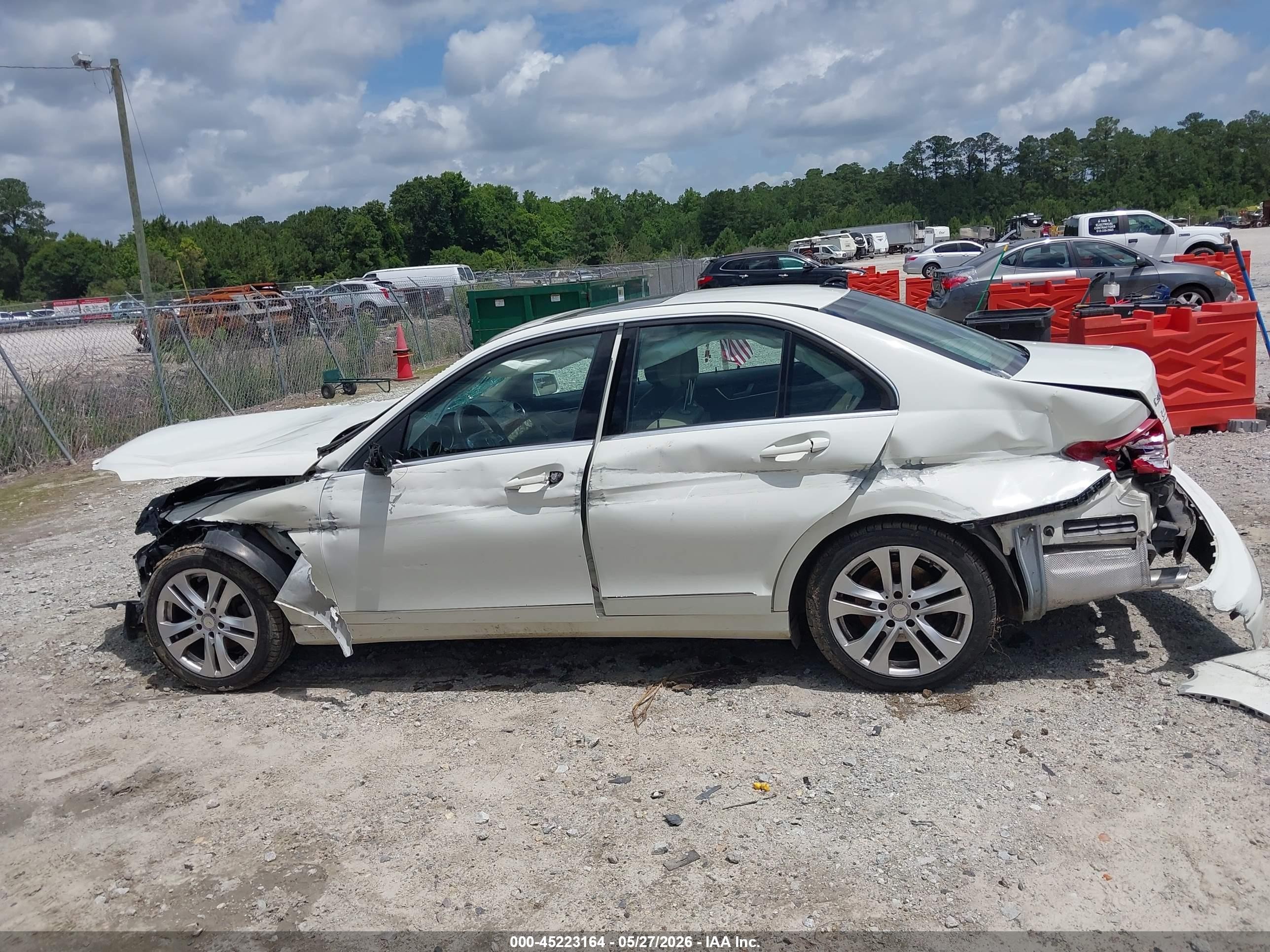 2012 Mercedes-benz C 300 Luxury 4matic White vin: WDDGF8BB4CR229281