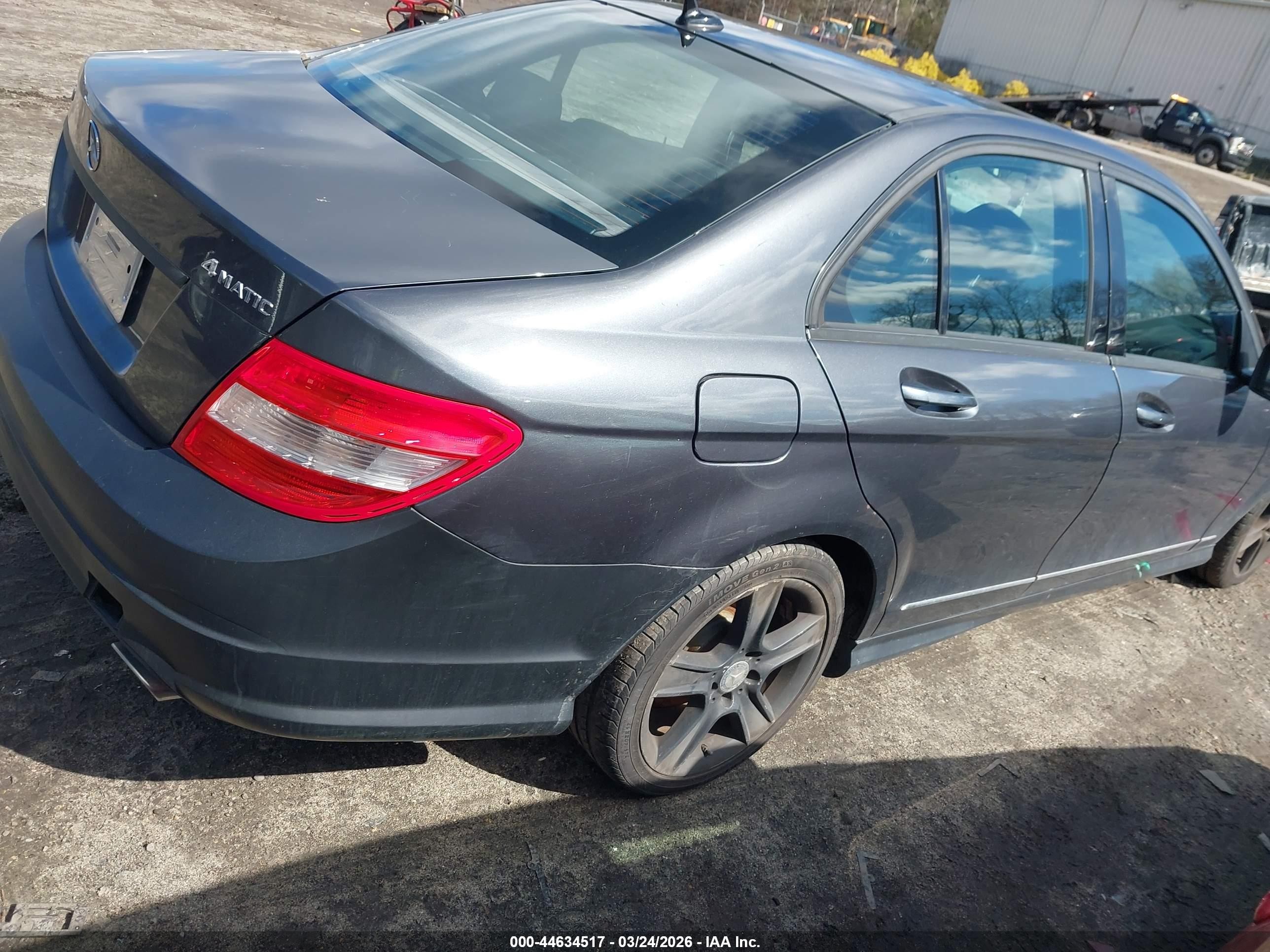 2010 Mercedes-benz C 300 Luxury 4matic/sport 4matic Silver vin: WDDGF8BB5AF442061