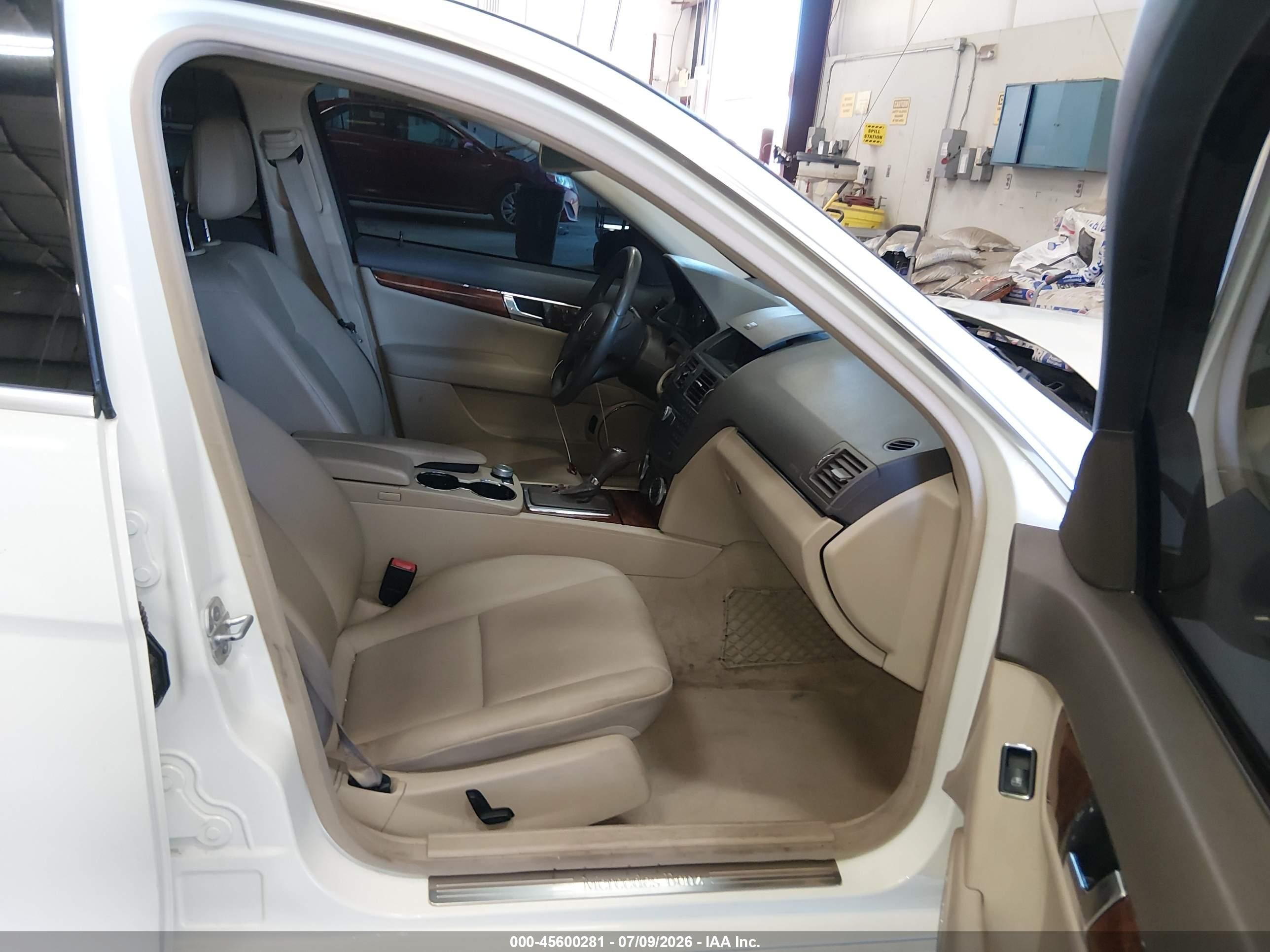 2010 Mercedes-benz C 300 Luxury 4matic/sport 4matic White vin: WDDGF8BB5AR090050