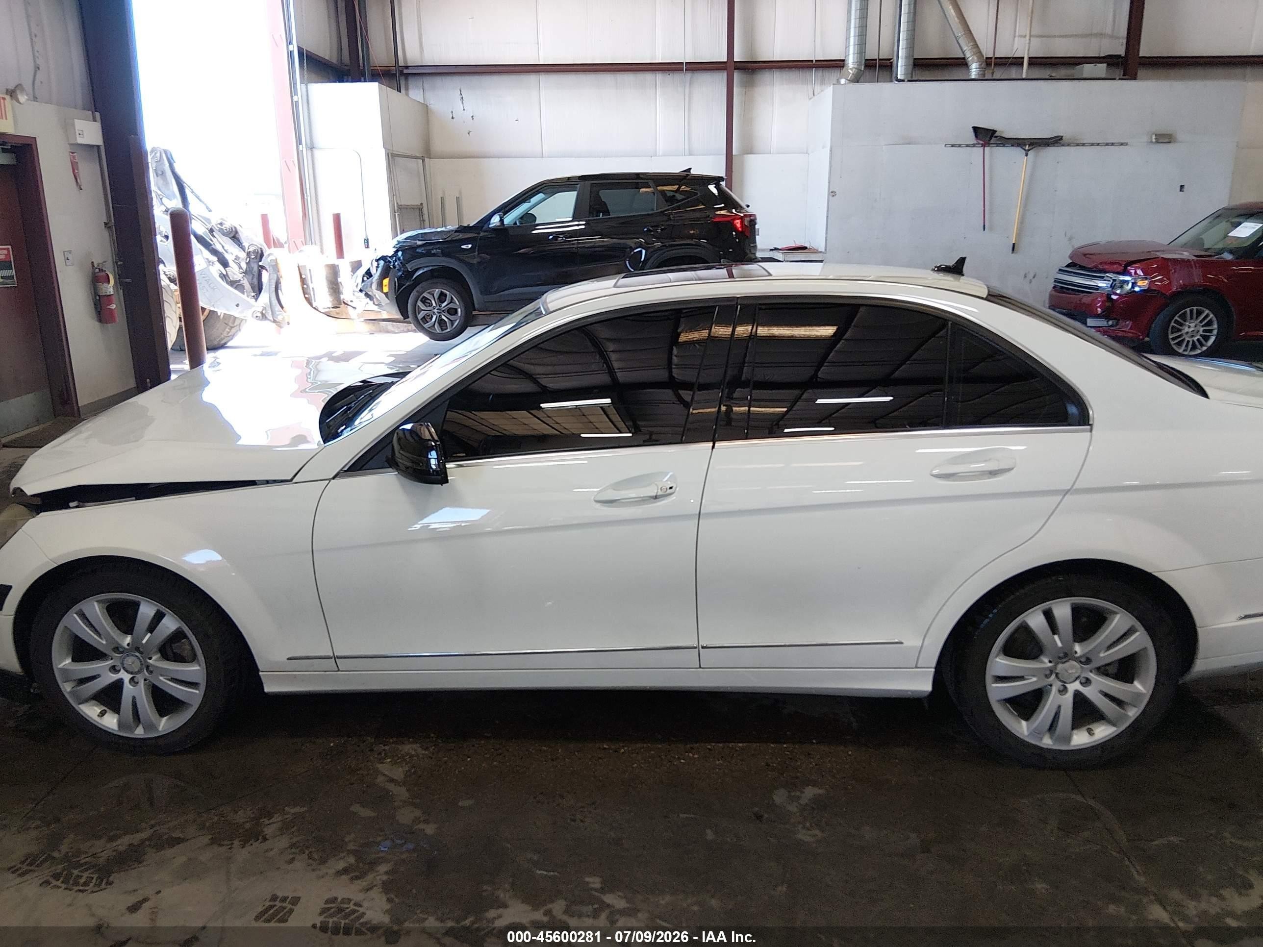 2010 Mercedes-benz C 300 Luxury 4matic/sport 4matic White vin: WDDGF8BB5AR090050