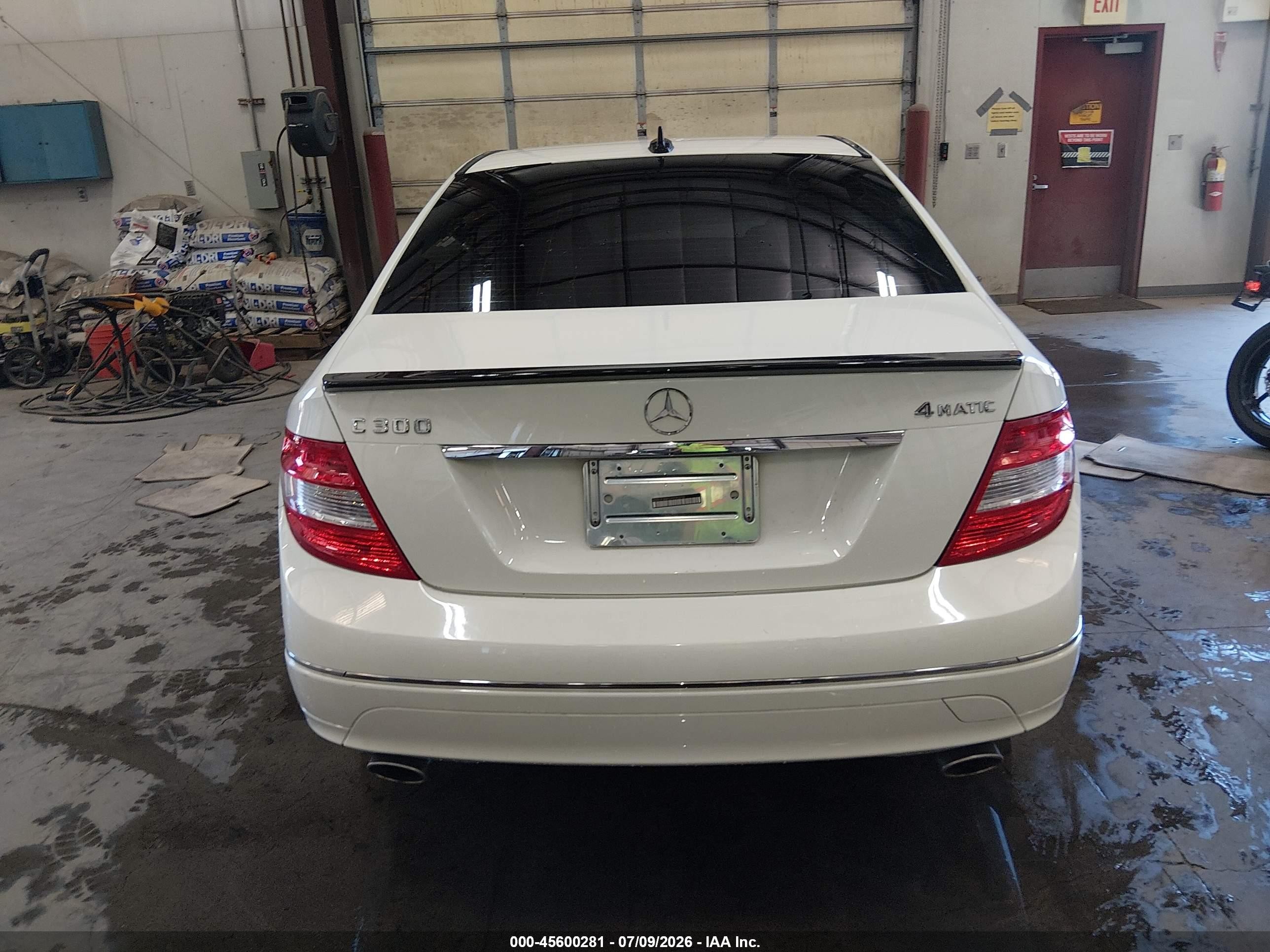 2010 Mercedes-benz C 300 Luxury 4matic/sport 4matic White vin: WDDGF8BB5AR090050