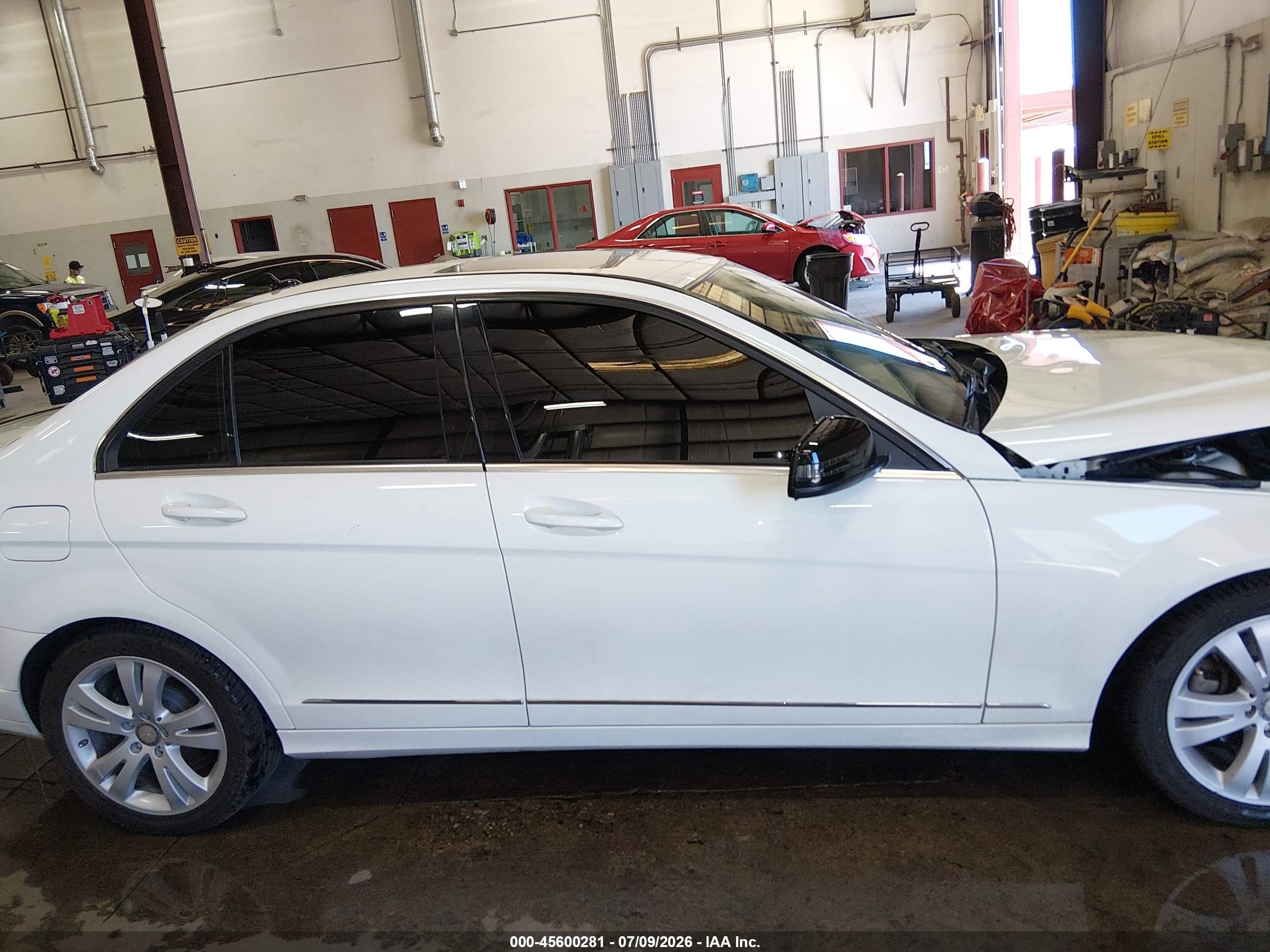 2010 Mercedes-benz C 300 Luxury 4matic/sport 4matic White vin: WDDGF8BB5AR090050