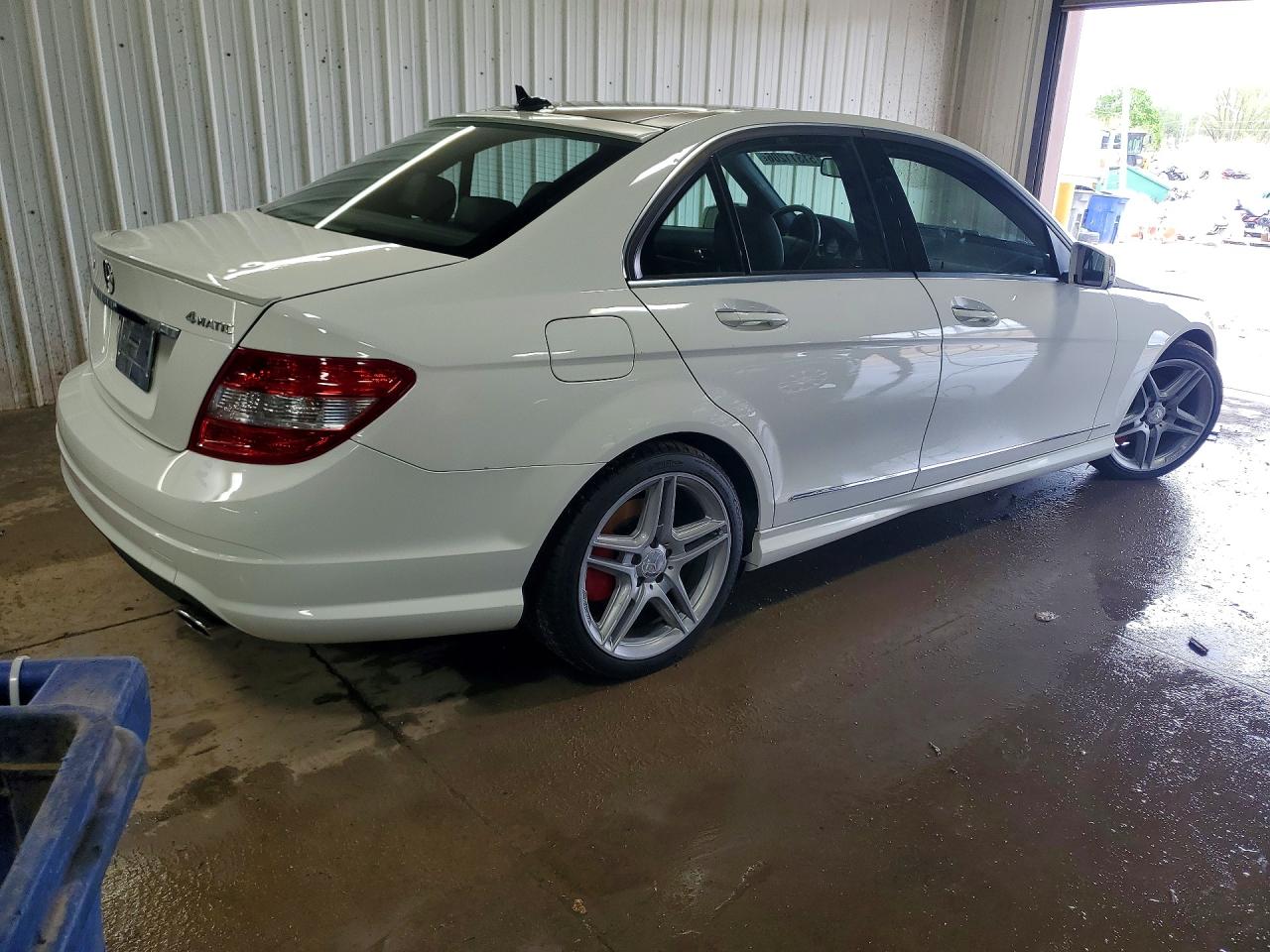 2011 Mercedes-benz C 300 4matic White vin: WDDGF8BB5BR149048