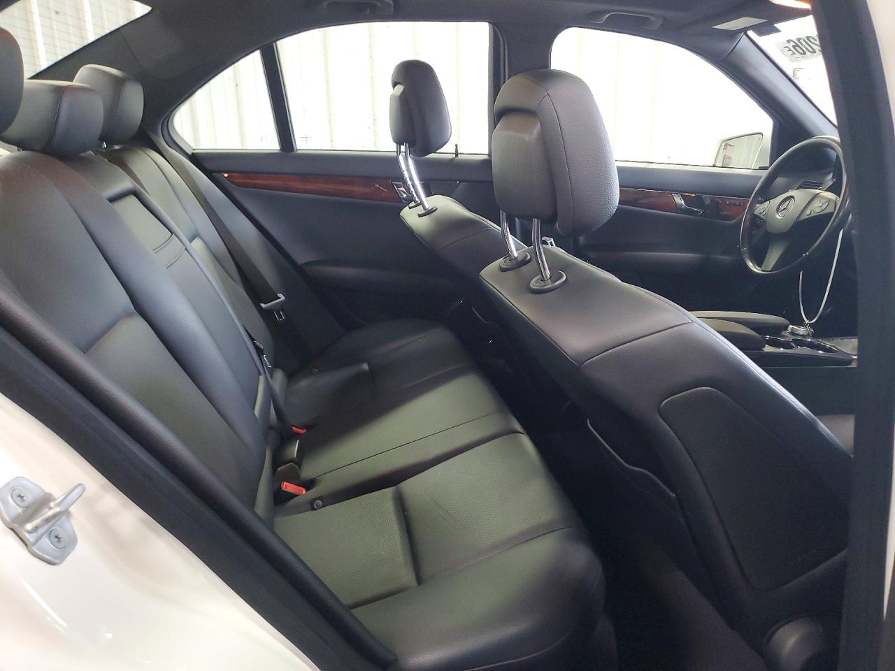 2011 Mercedes-benz C 300 4matic White vin: WDDGF8BB5BR149048