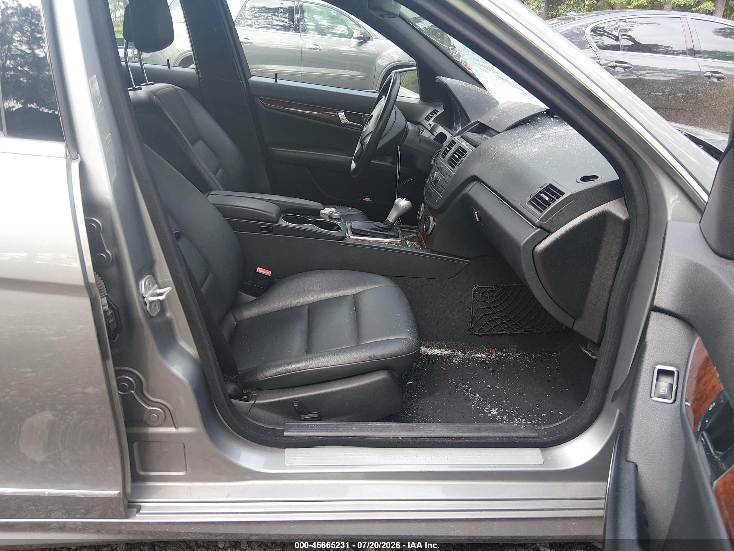 2011 Mercedes-benz C 300 Luxury 4matic/sport 4matic Серебряный vin: WDDGF8BB5BR163533
