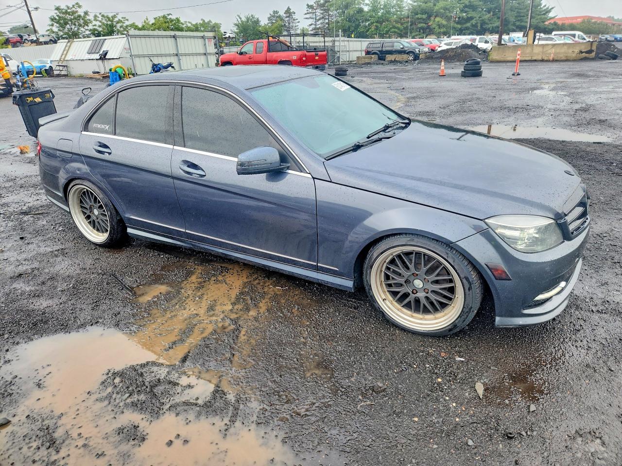 2011 Mercedes-benz C 300 4matic Charcoal vin: WDDGF8BB5BR186780