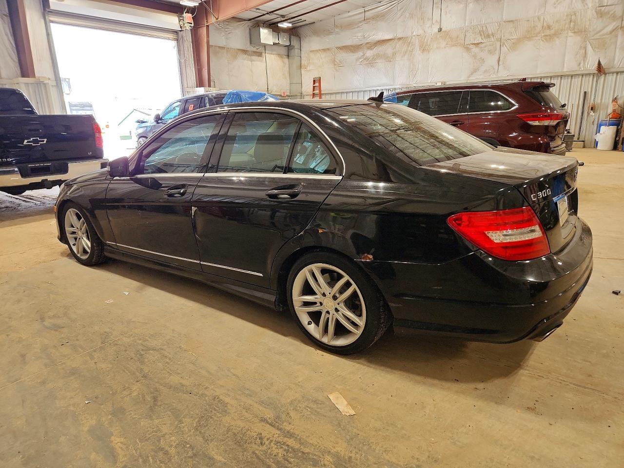 2012 Mercedes-benz C 300 4matic Черный vin: WDDGF8BB5CA617022