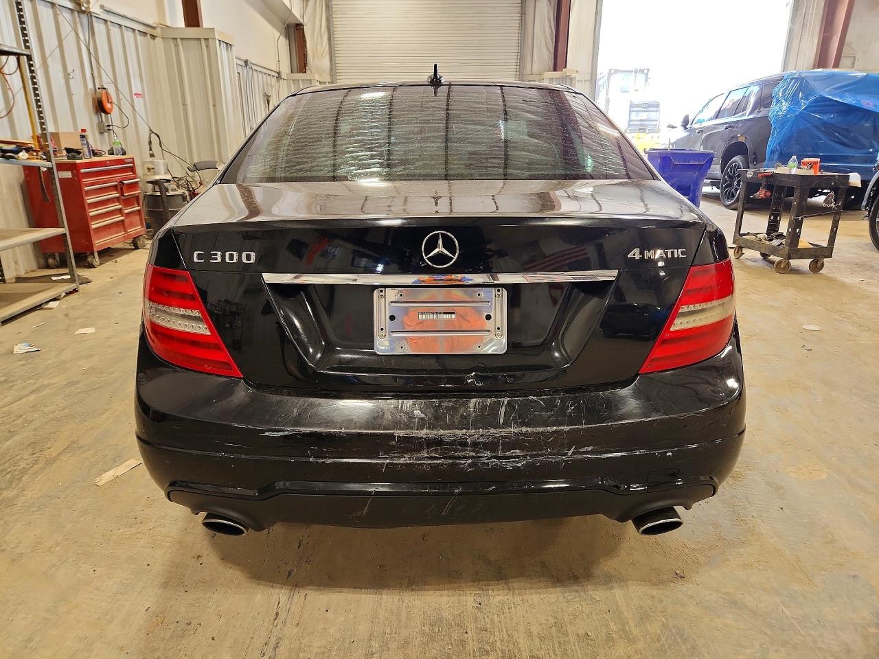 2012 Mercedes-benz C 300 4matic Черный vin: WDDGF8BB5CA617022