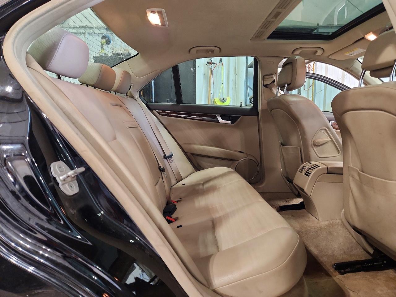 2012 Mercedes-benz C 300 4matic Черный vin: WDDGF8BB5CA617022