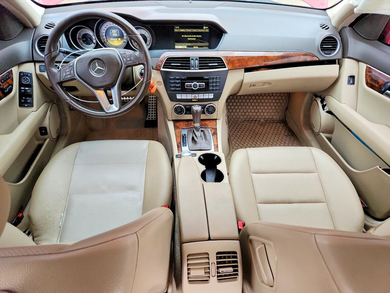 2012 Mercedes-benz C 300 4matic Красный vin: WDDGF8BB5CA619319