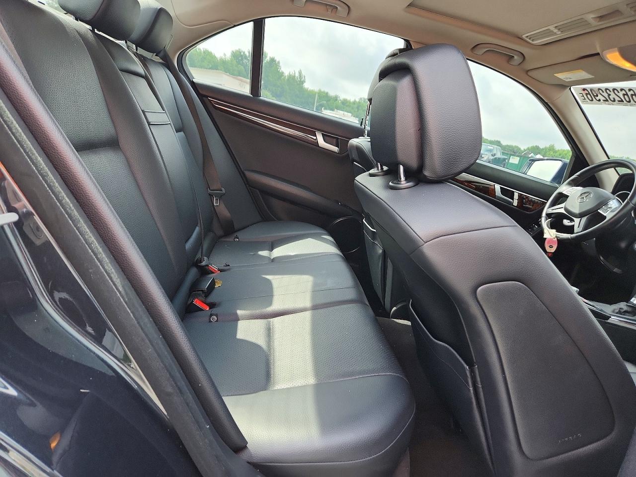 2012 Mercedes-benz C 300 4matic Черный vin: WDDGF8BB5CA629705