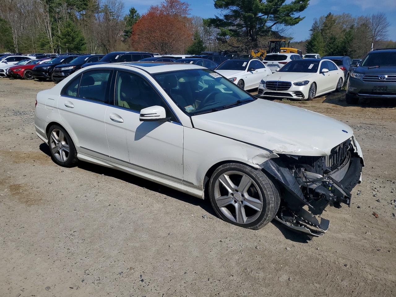 2010 Mercedes-benz C 300 4matic Белый vin: WDDGF8BB6AF490622