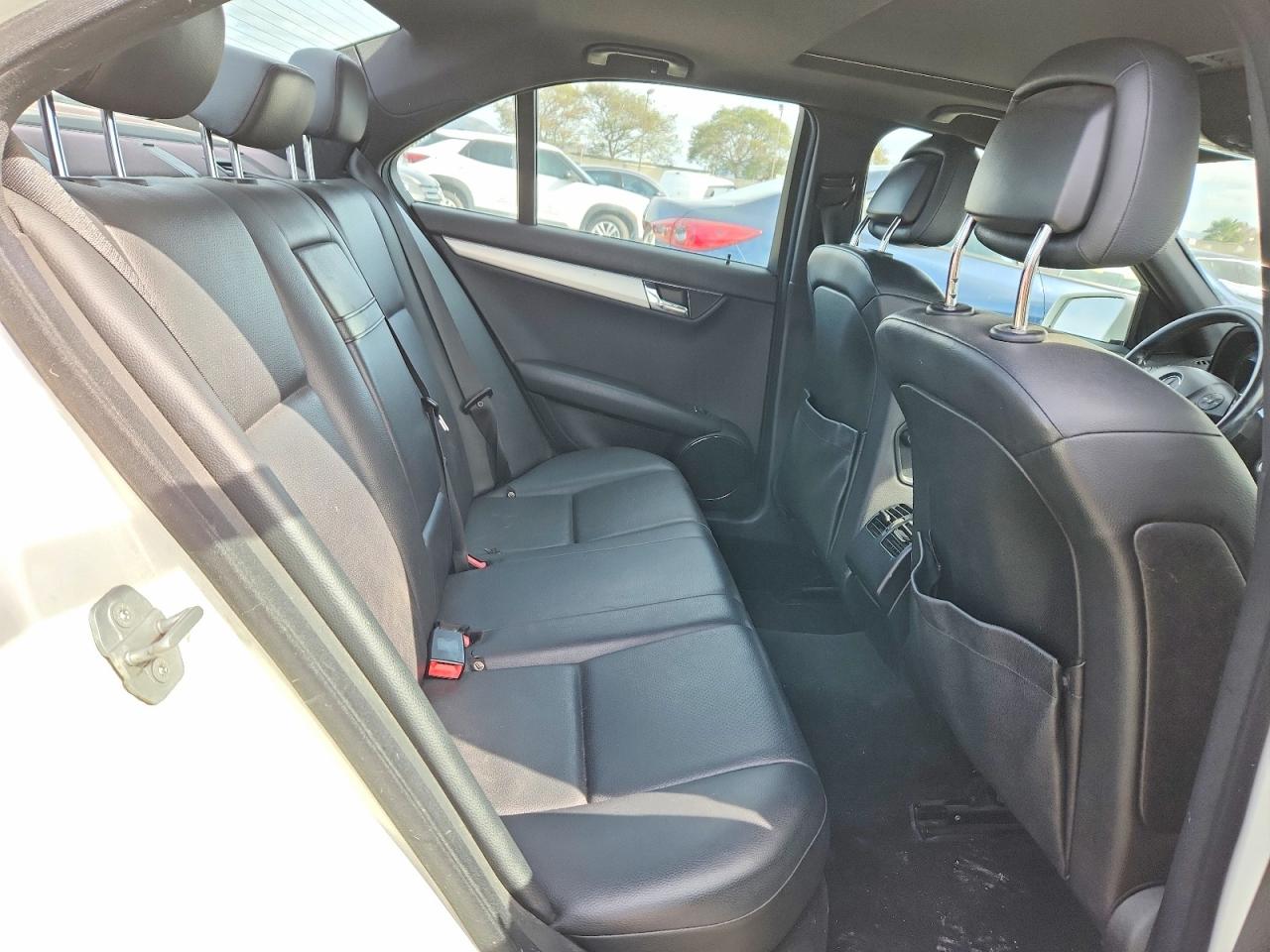 2010 Mercedes-benz C 300 4matic Белый vin: WDDGF8BB6AR092633