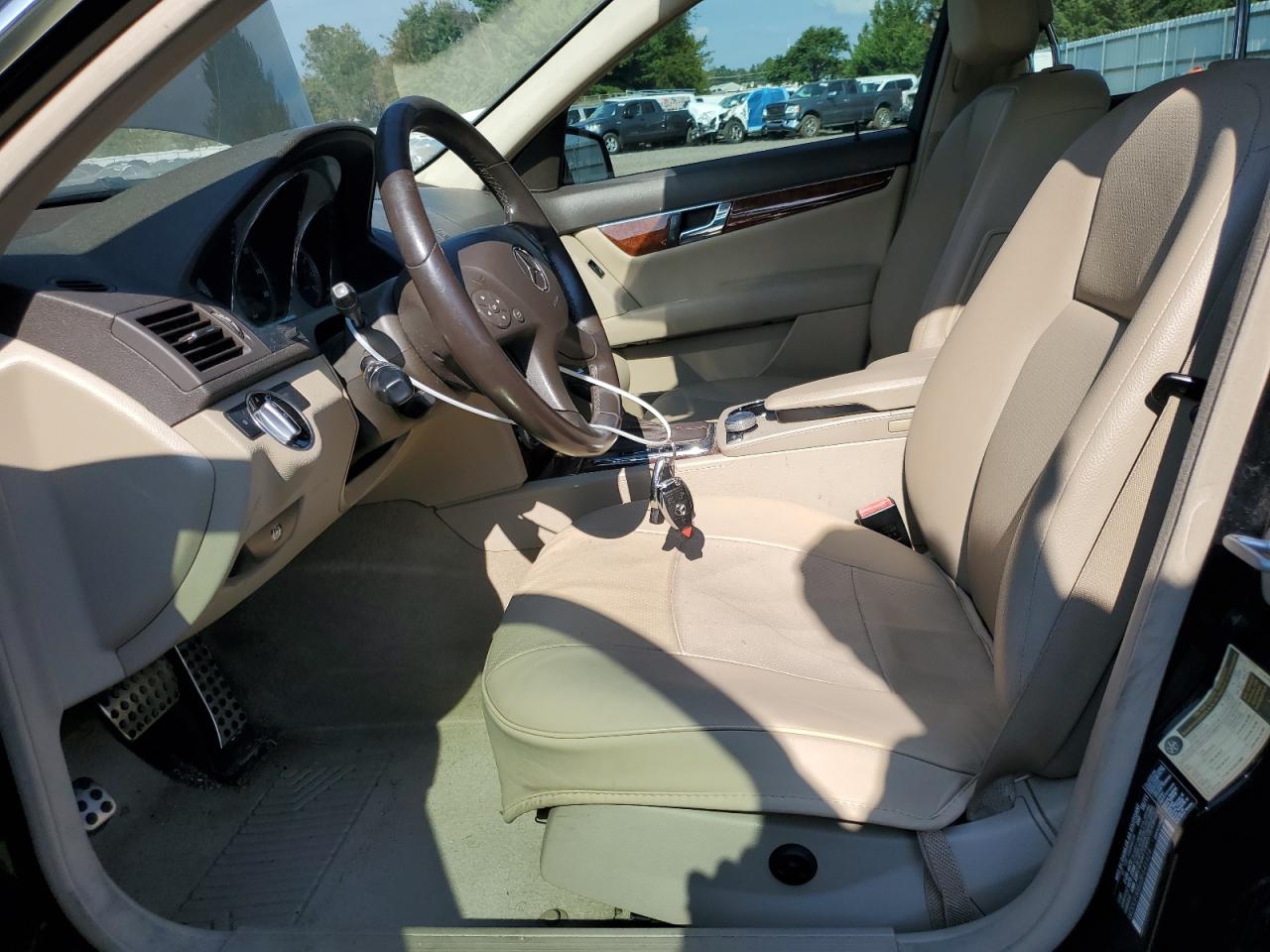 2011 Mercedes-benz C Class Черный vin: WDDGF8BB6BF645929