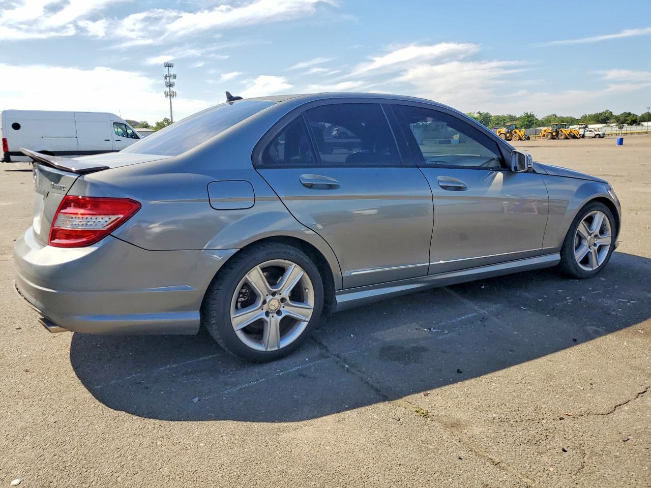 2011 Mercedes-benz C 300 4matic Silver vin: WDDGF8BB6BR148751