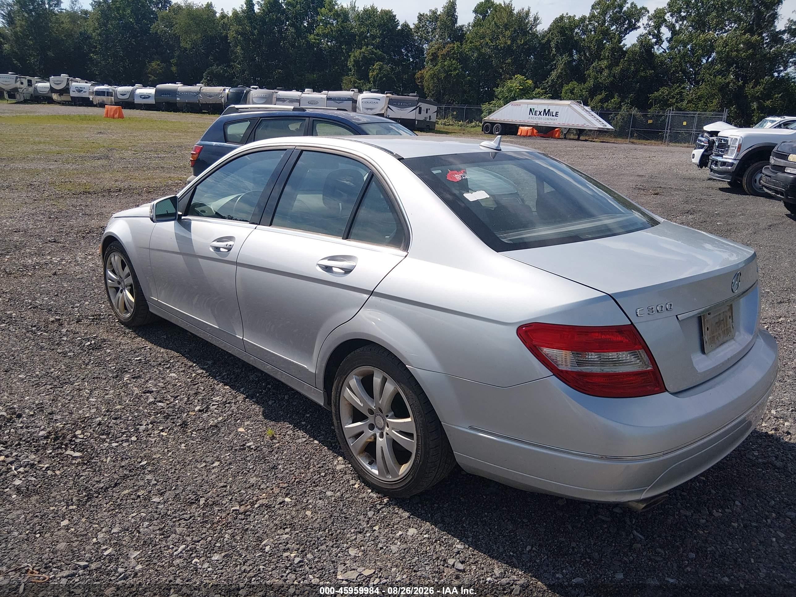 2011 Mercedes-benz C 300 Luxury 4matic/sport 4matic Серебряный vin: WDDGF8BB6BR174167