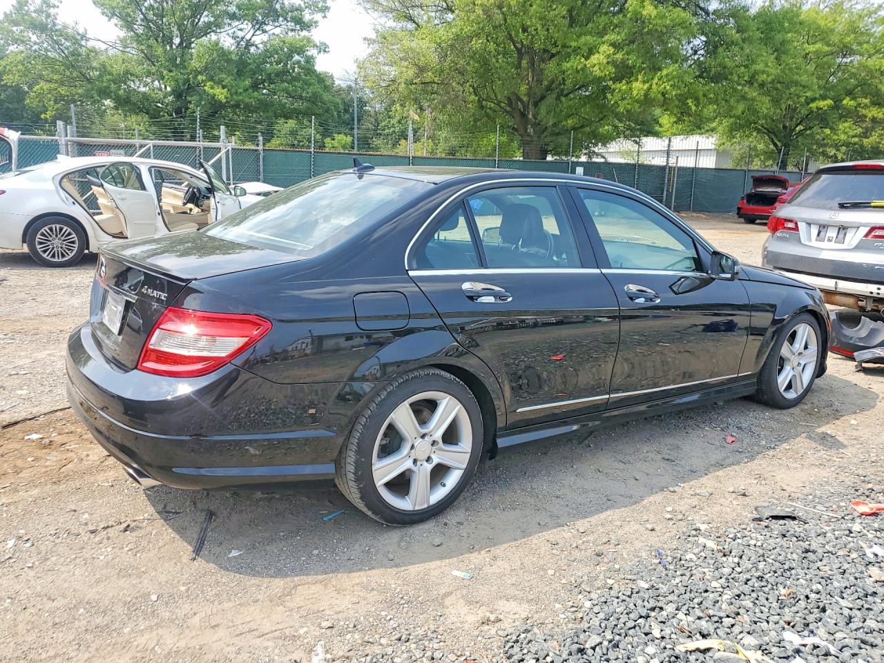 2011 Mercedes-benz C 300 4matic Черный vin: WDDGF8BB6BR175982
