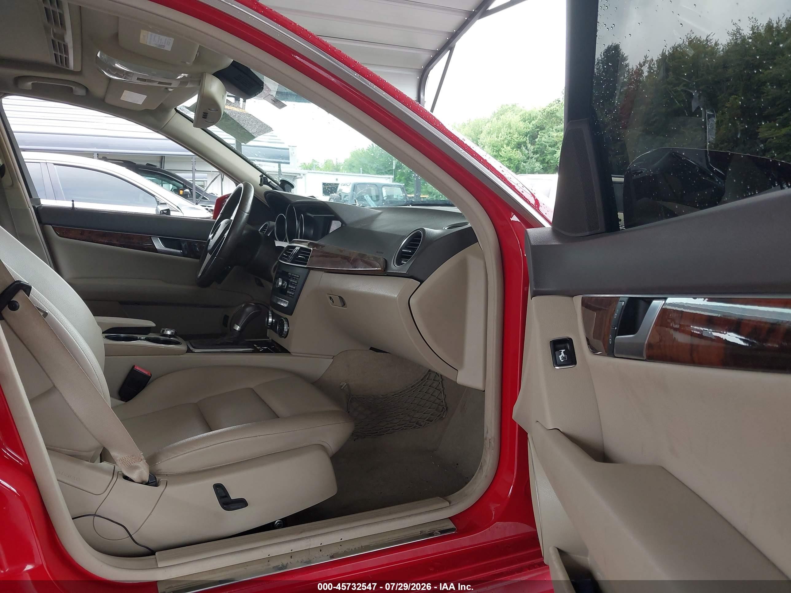 2012 Mercedes-benz C 300 Luxury 4matic/sport 4matic Red vin: WDDGF8BB6CF912732