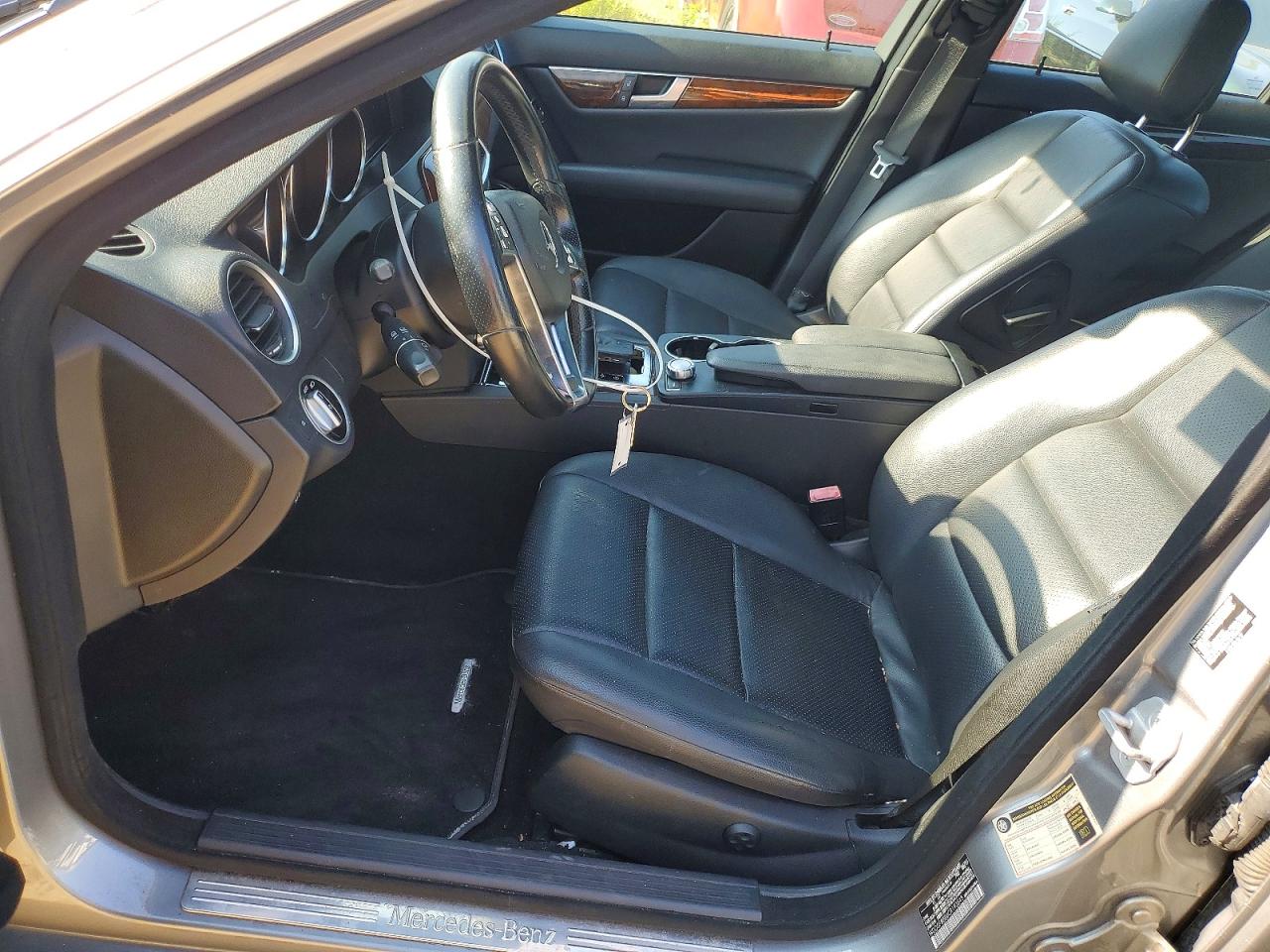 2012 Mercedes-benz C 300 4matic Серебряный vin: WDDGF8BB6CR193545