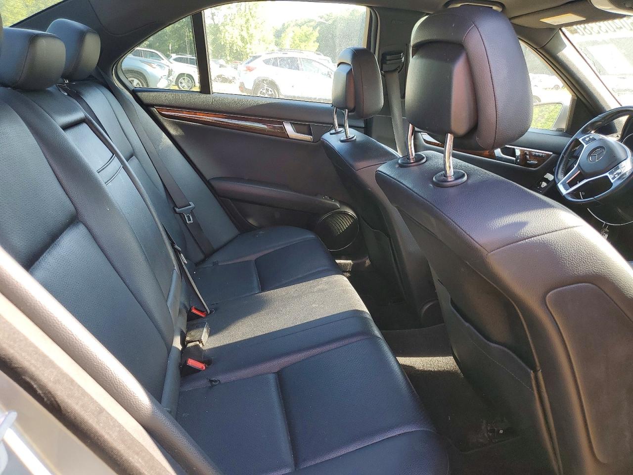 2012 Mercedes-benz C 300 4matic Серебряный vin: WDDGF8BB6CR193545