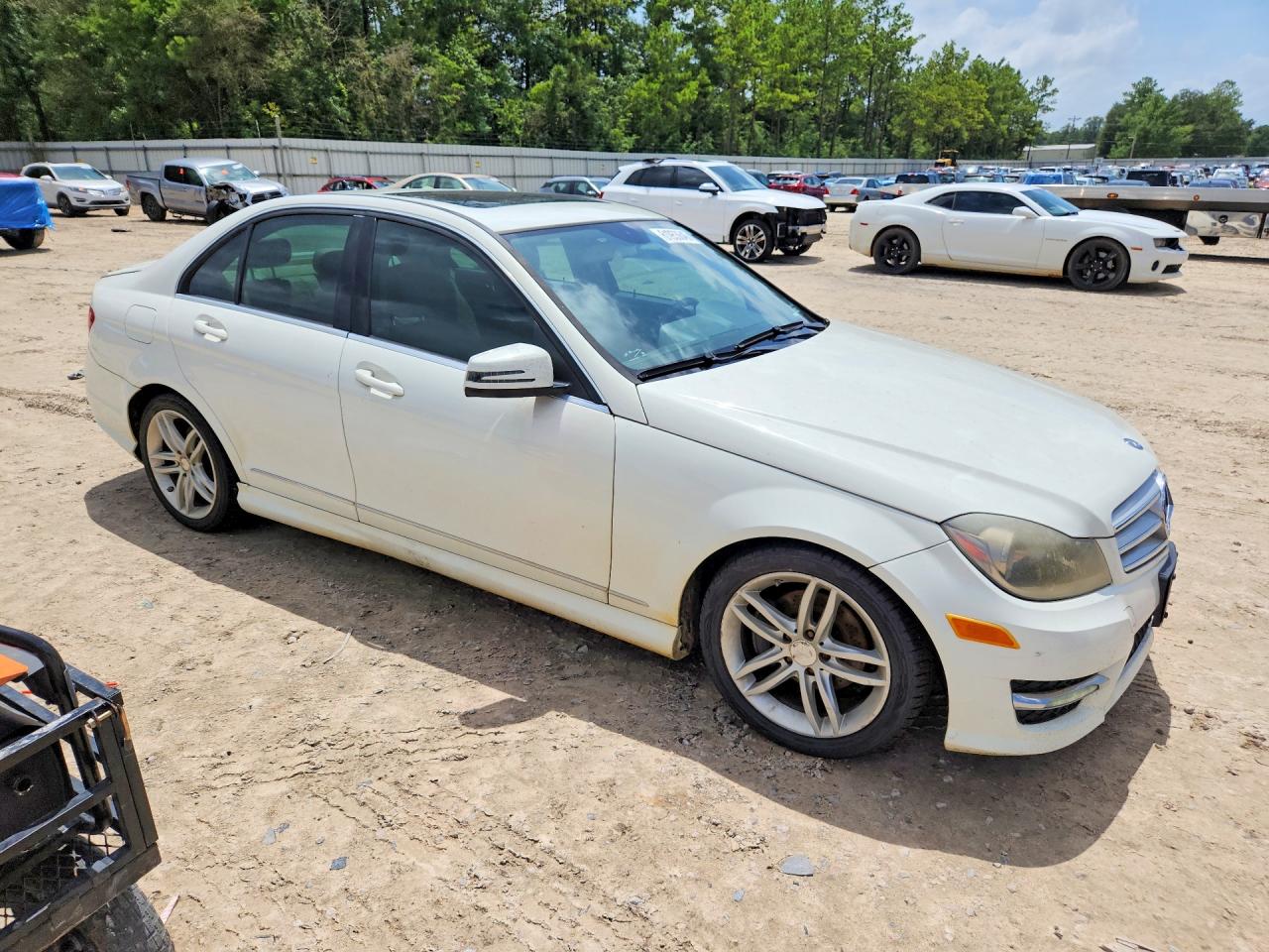 2012 Mercedes-benz C 300 4matic White vin: WDDGF8BB6CR206102