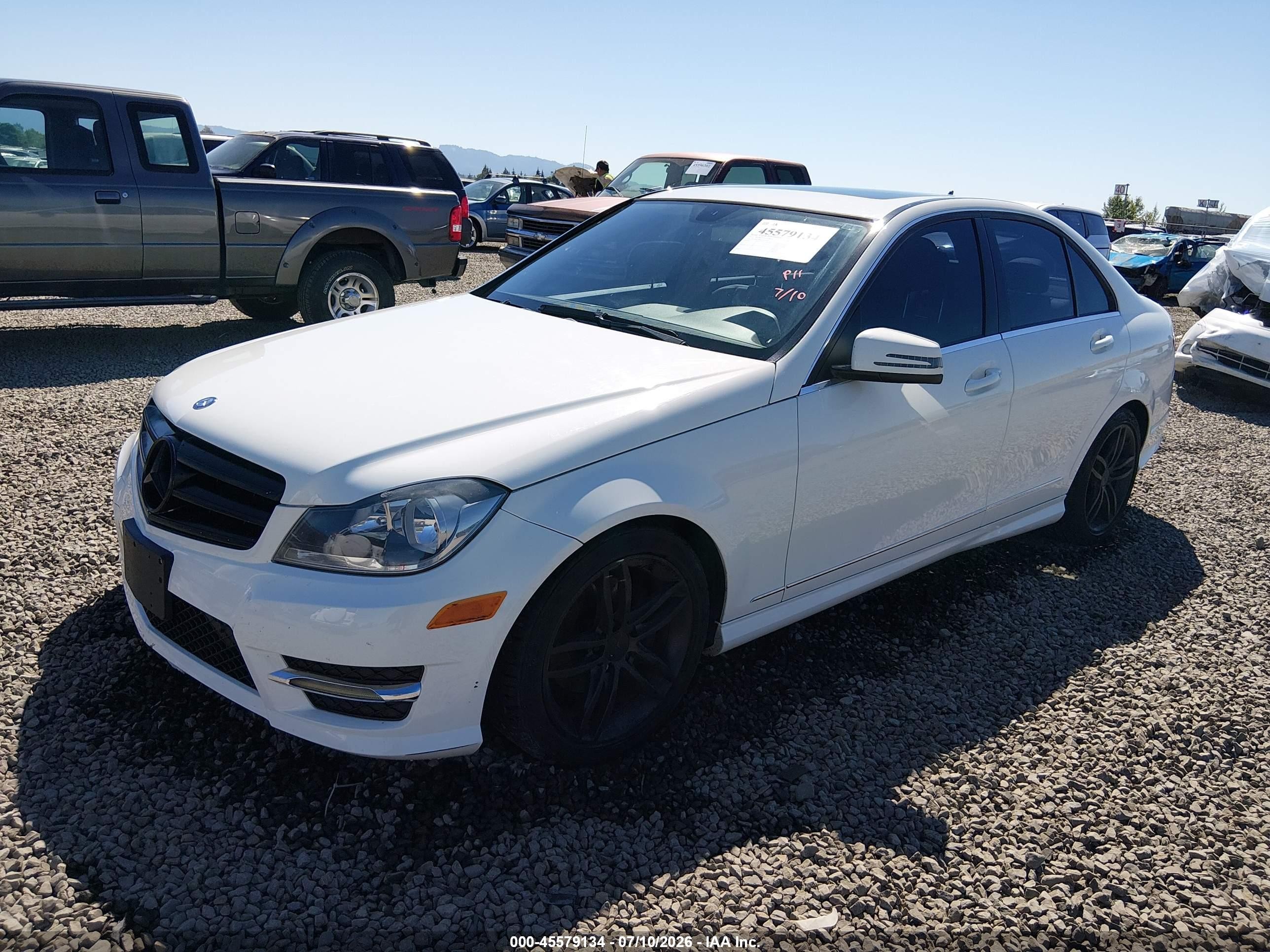 2012 Mercedes-benz C 300 Sport 4matic White vin: WDDGF8BB6CR233848