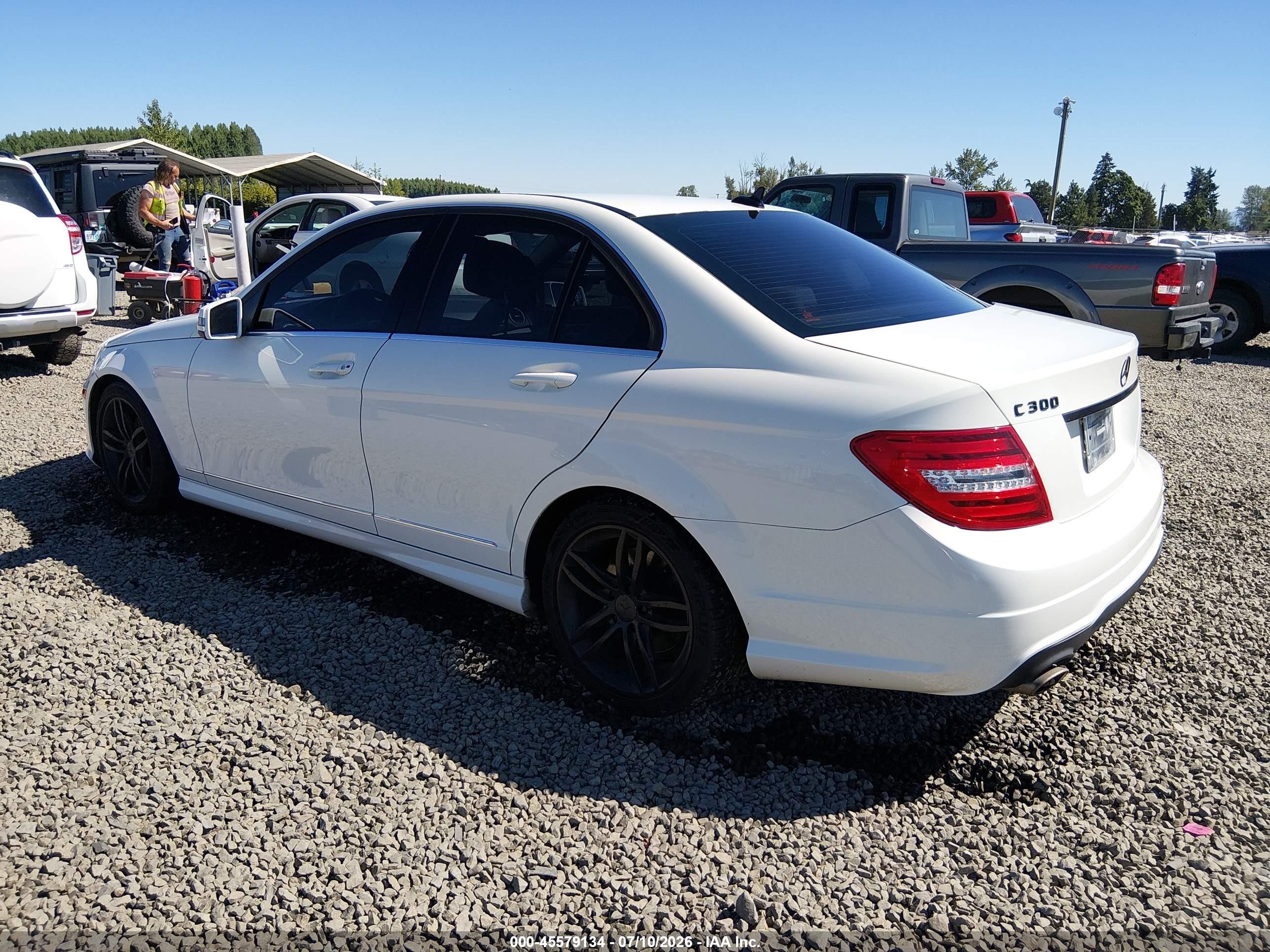 2012 Mercedes-benz C 300 Sport 4matic White vin: WDDGF8BB6CR233848
