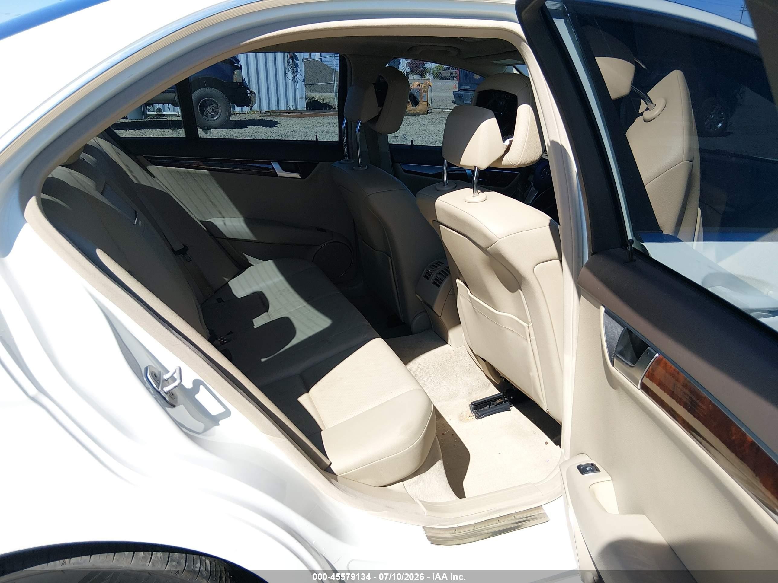 2012 Mercedes-benz C 300 Sport 4matic White vin: WDDGF8BB6CR233848