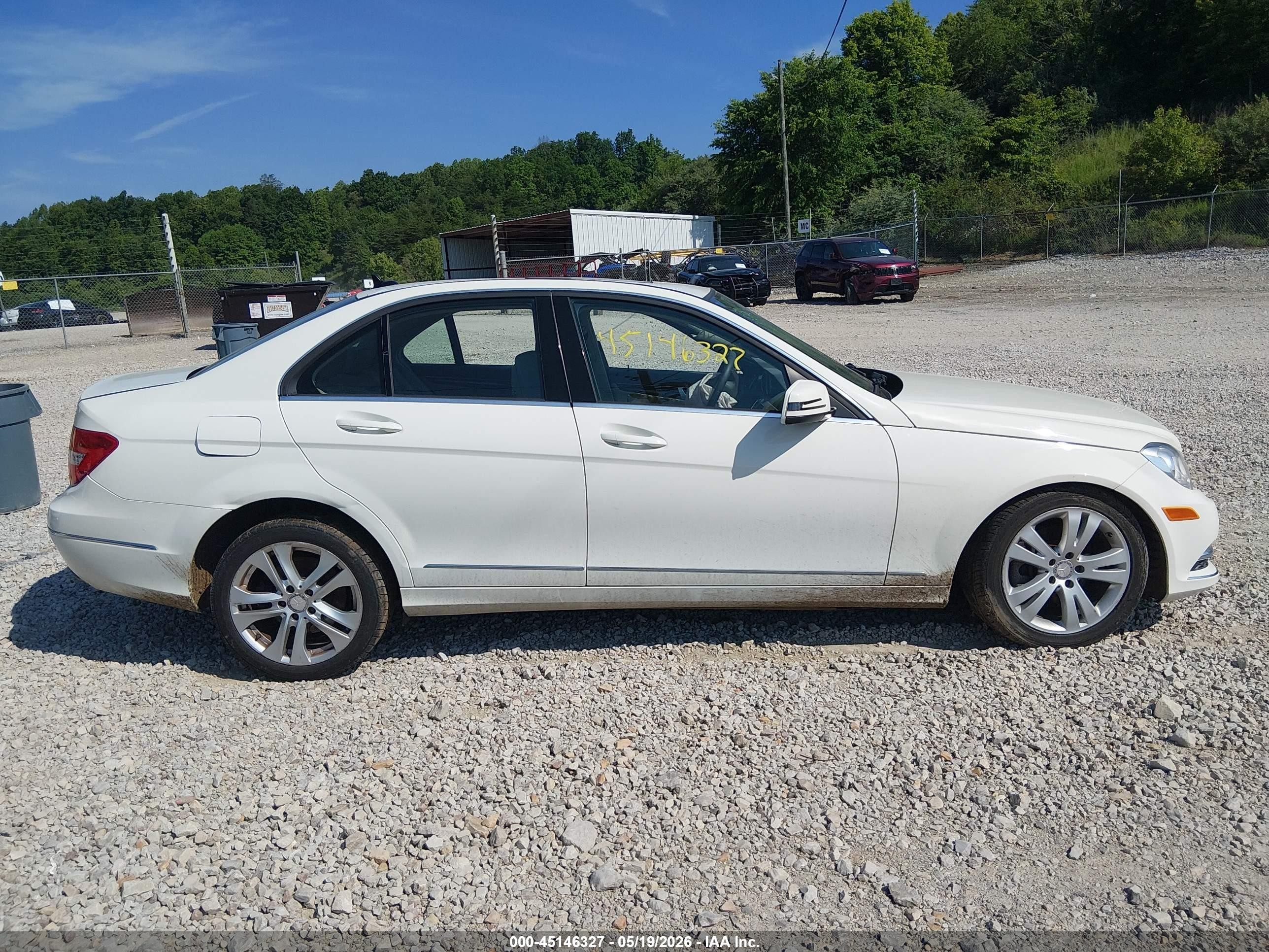 2012 Mercedes-benz C 300 Luxury 4matic White vin: WDDGF8BB6CR235003