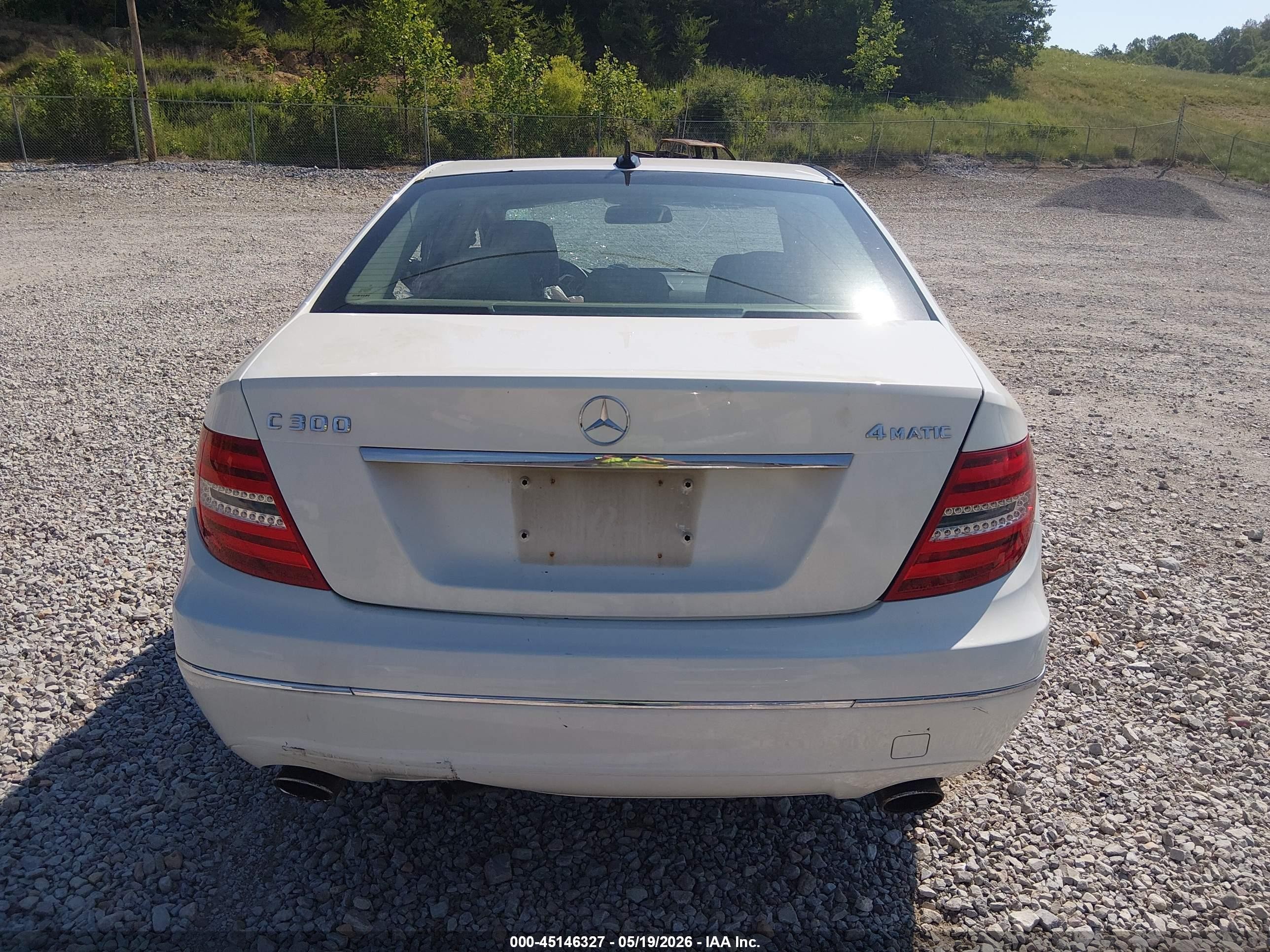 2012 Mercedes-benz C 300 Luxury 4matic White vin: WDDGF8BB6CR235003