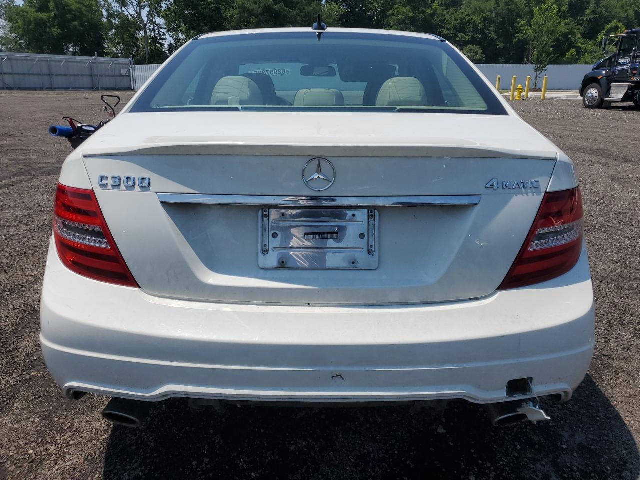 2012 Mercedes-benz C 300 4matic White vin: WDDGF8BB6CR238533