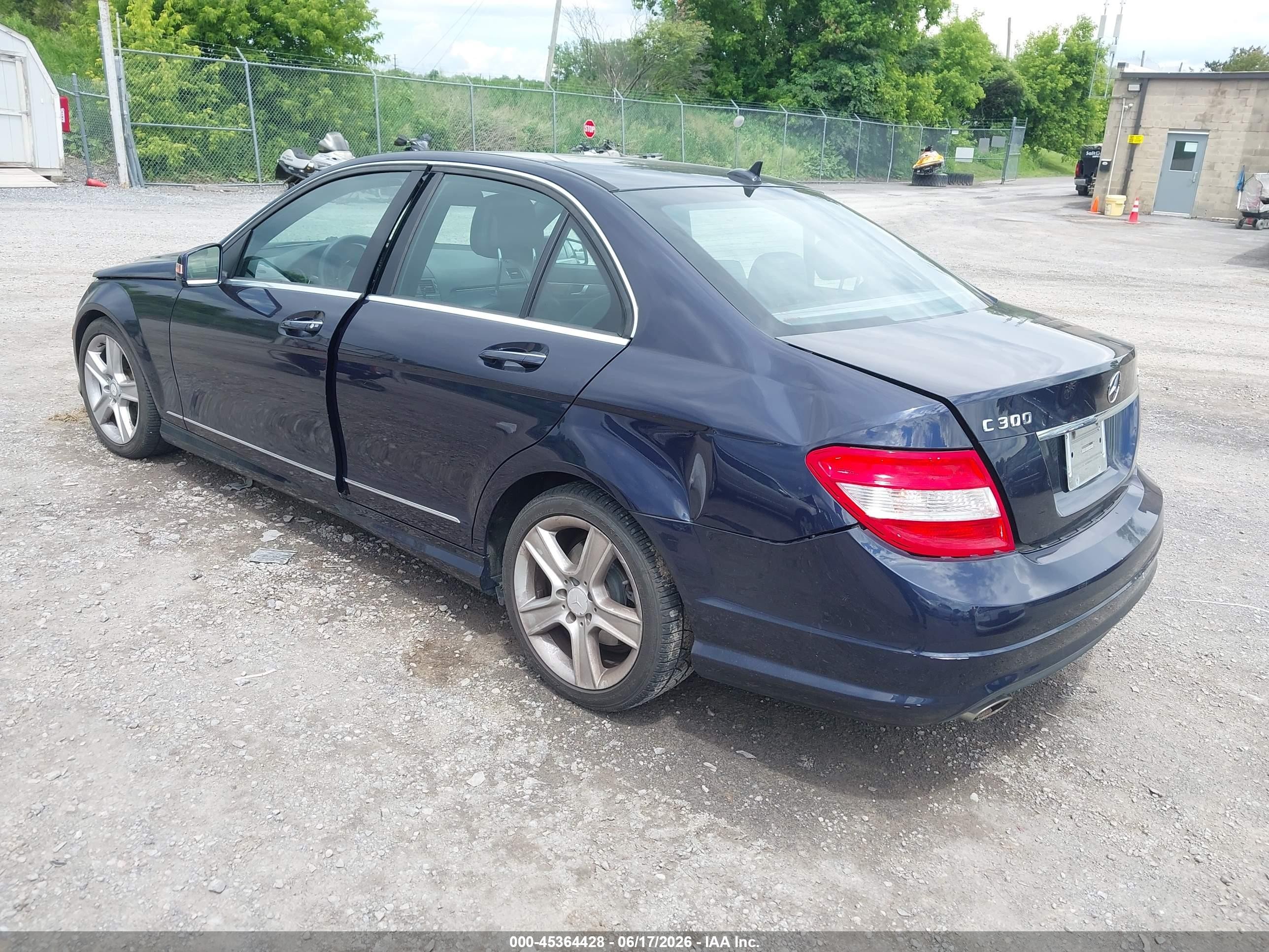 2010 Mercedes-benz C 300 Luxury 4matic/sport 4matic Синий vin: WDDGF8BB7AF400832