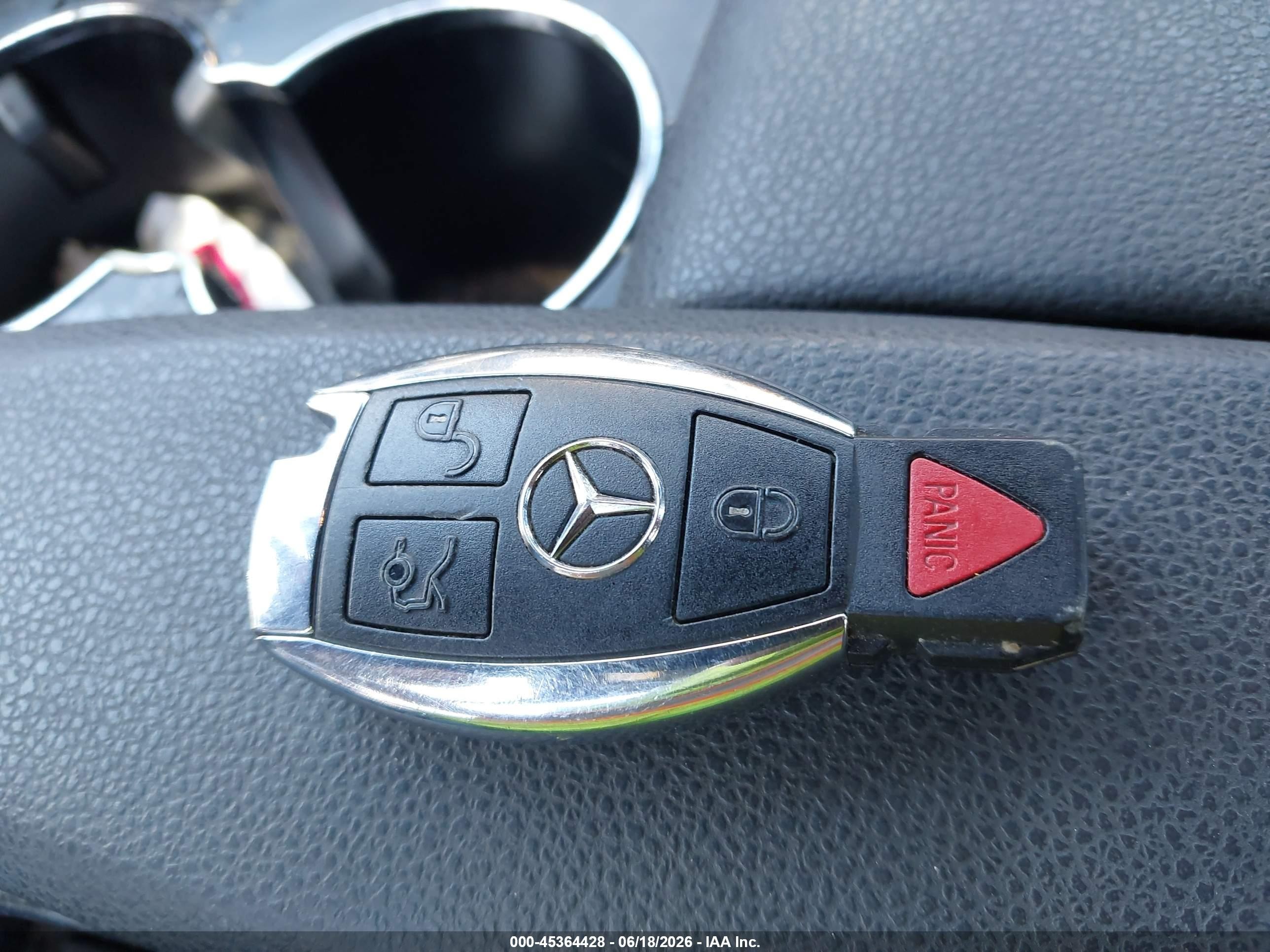 2010 Mercedes-benz C 300 Luxury 4matic/sport 4matic Синий vin: WDDGF8BB7AF400832