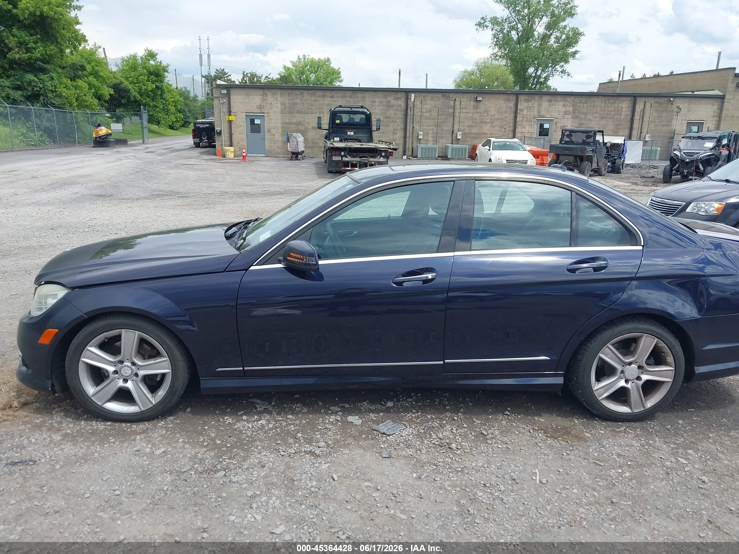 2010 Mercedes-benz C 300 Luxury 4matic/sport 4matic Синий vin: WDDGF8BB7AF400832