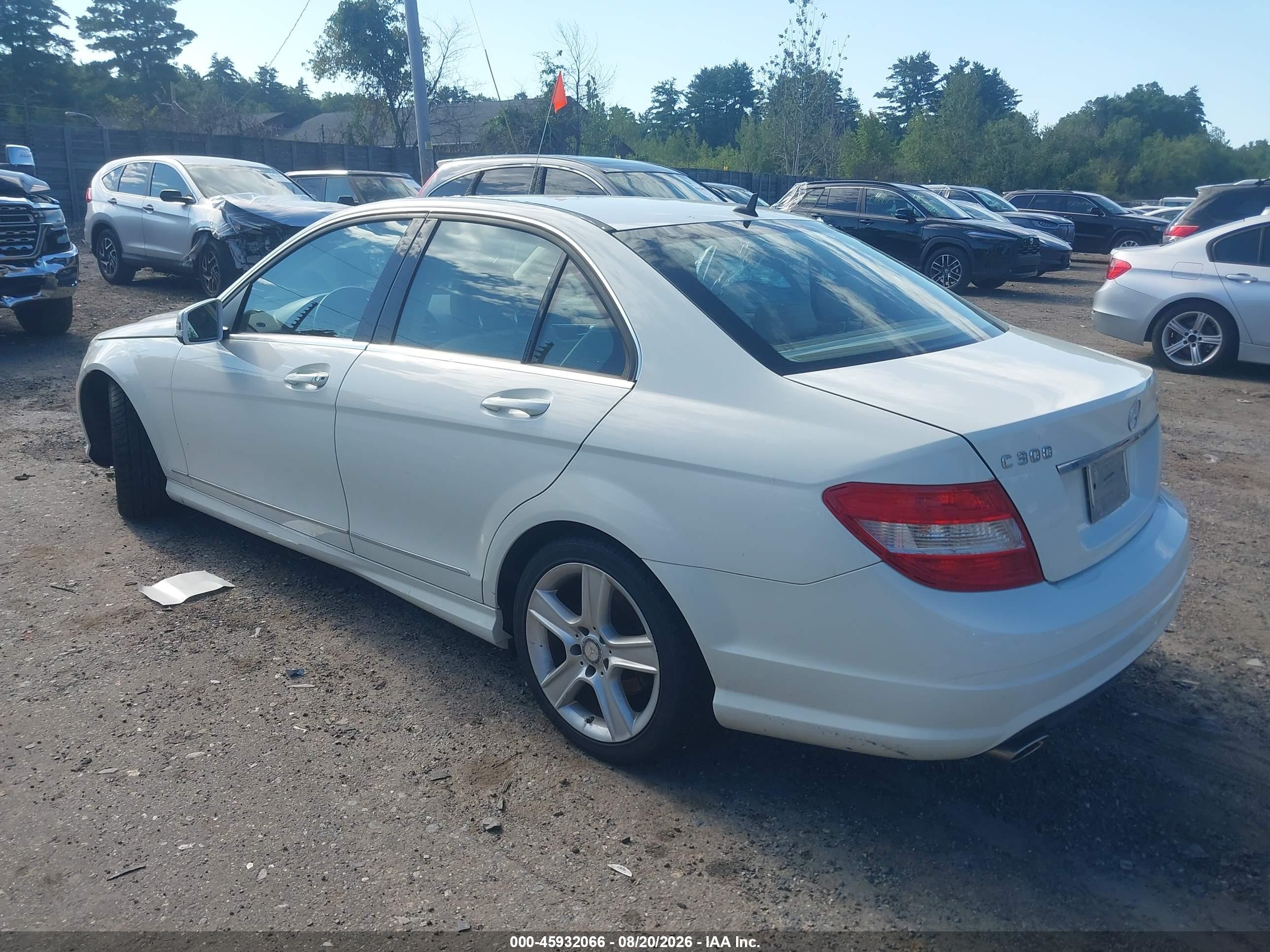 2011 Mercedes-benz C 300 Sport 4matic Белый vin: WDDGF8BB7BR148337